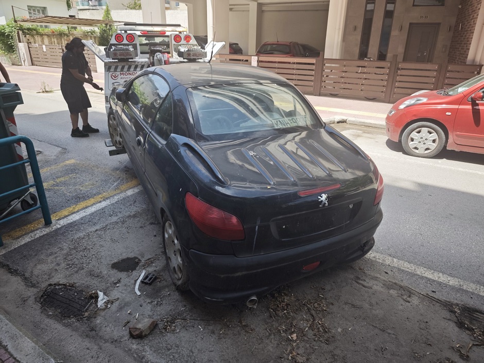 Δήμος Λαρισαίων: Νέα επιχείρηση απομάκρυνσης εγκαταλελειμμένων οχημάτων