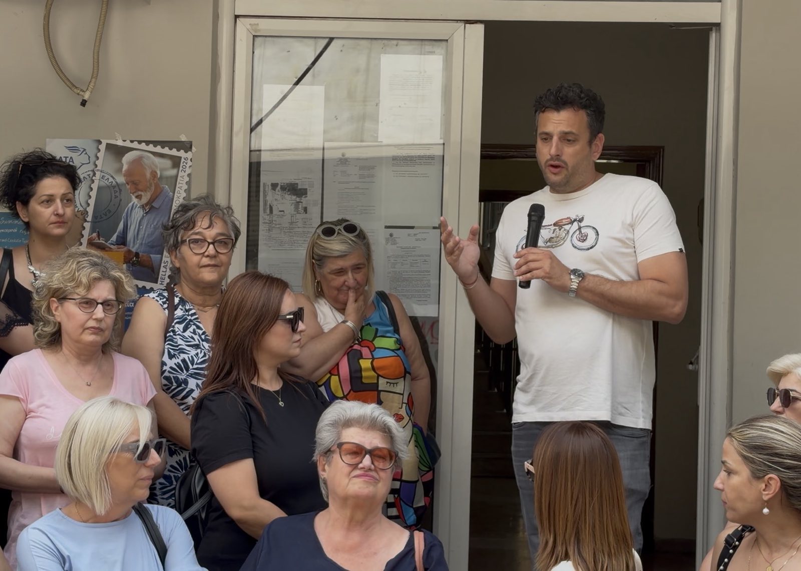 Κατάληψη στο Δημαρχείο Τυρνάβου από τους εργαζόμενους των βρεφονηπιακών σταθμών- Συμπαραστέκεται η δημοτική αρχή (ΦΩΤΟ)
