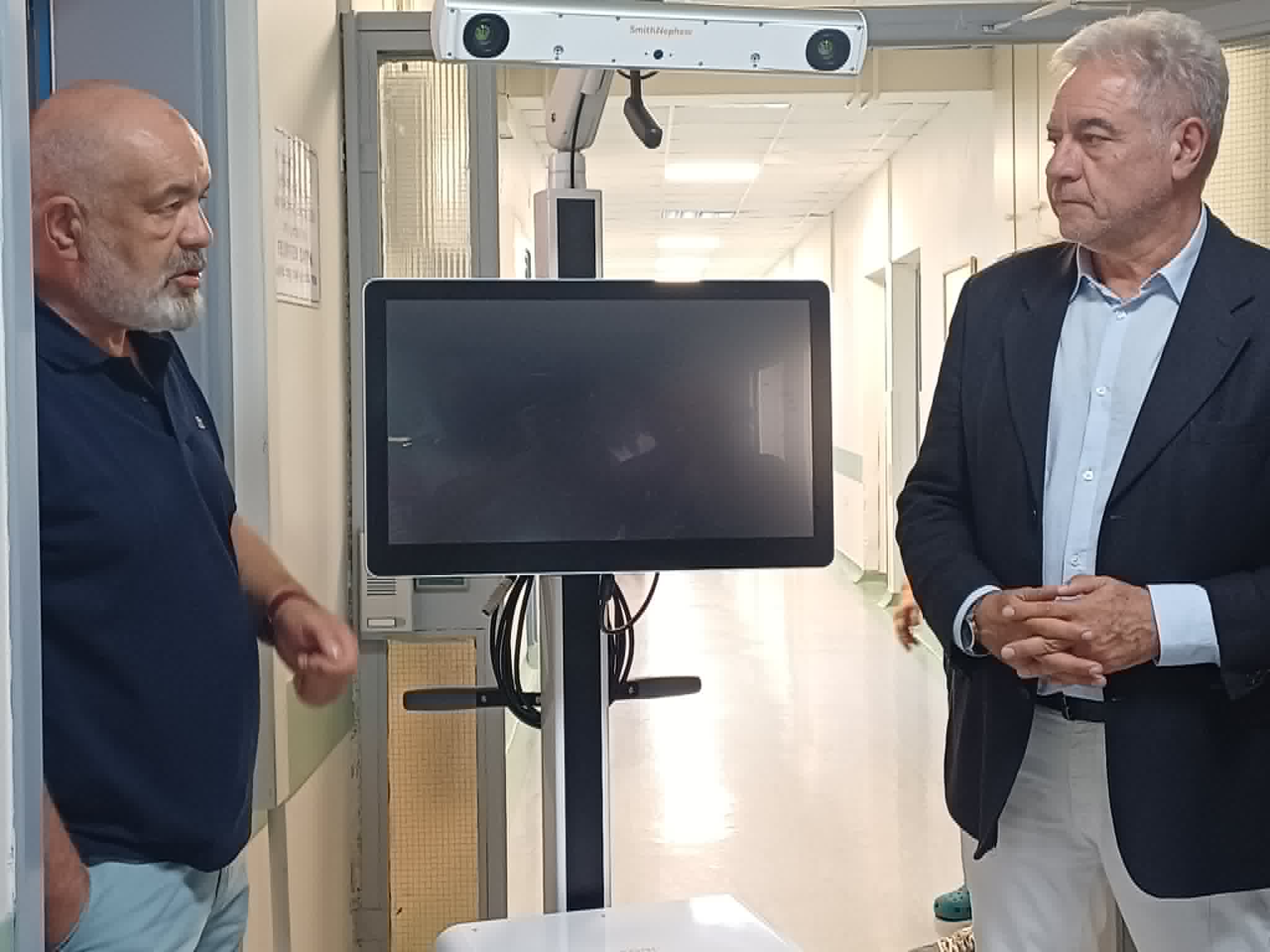 Ρομπότ στο χειρουργείο με τεχνολογία αιχμής στο Γενικό Νοσοκομείο Λάρισας που πρωτοπορεί(ΦΩTO)