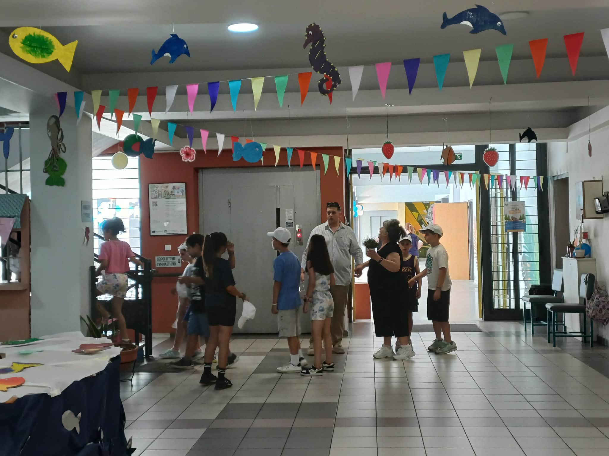 Χαρούμενες παιδικές φωνές και χαμόγελα στην πρεμιέρα για την «Κατασκήνωση στην πόλη» (ΦΩΤΟ+video)