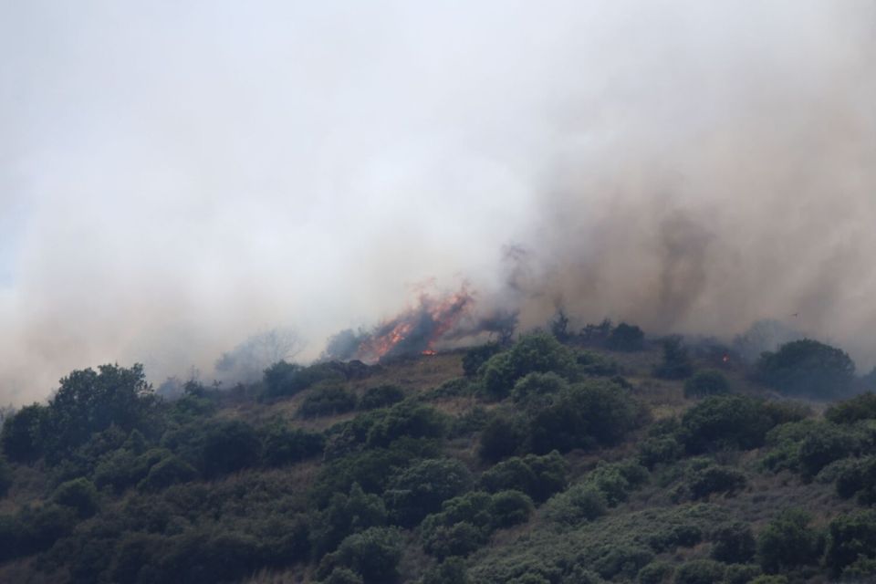 Υπό μερικό έλεγχο μετά από πολύωρη μάχη η πυρκαγιά στον Αργυρόμυλο Λάρισας (ΦΩΤΟ+video)