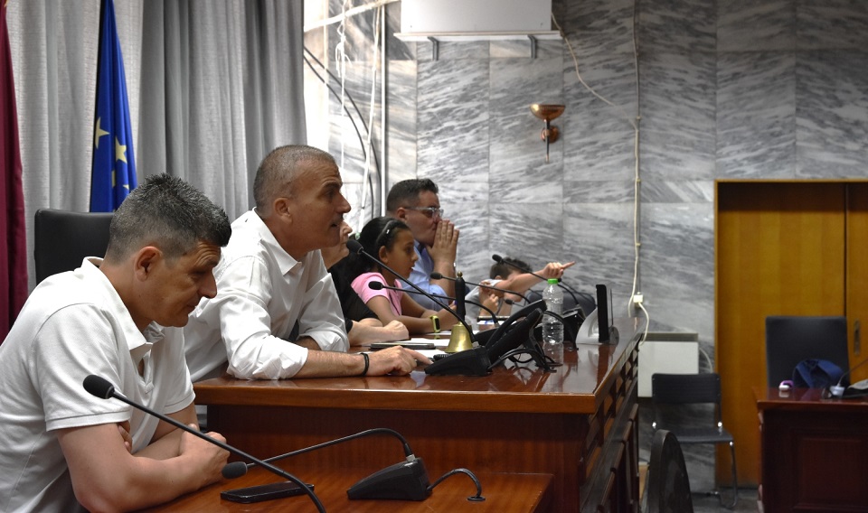 Οι μαθητές στο ρόλο δημοτικών συμβούλων – Θ. Μαμάκος: Τα νέα παιδιά της πόλης είναι σκεπτόμενα (φωτ. - βίντεο)