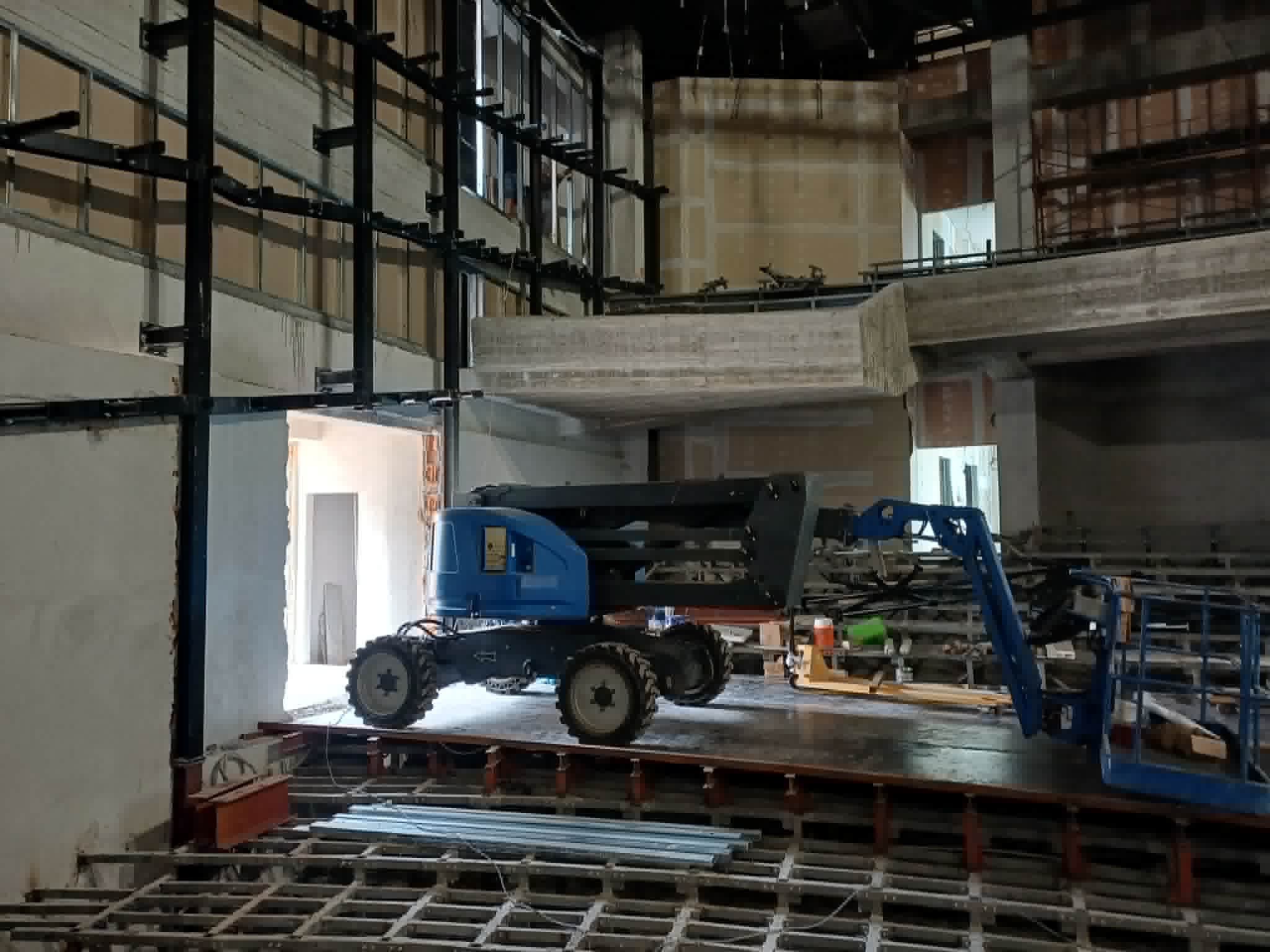 Κουρέτας, Μαμάκος επιθεώρησαν τις εργασίες στο θέατρο του ΟΥΗΛ (ΦΩΤΟ+video)