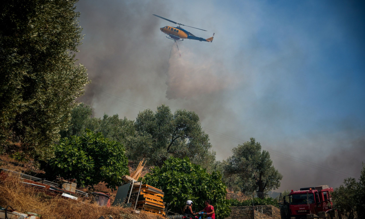 Σε εξέλιξη πολλαπλά πύρινα μέτωπα – Τρεις πυροσβέστες νεκροί