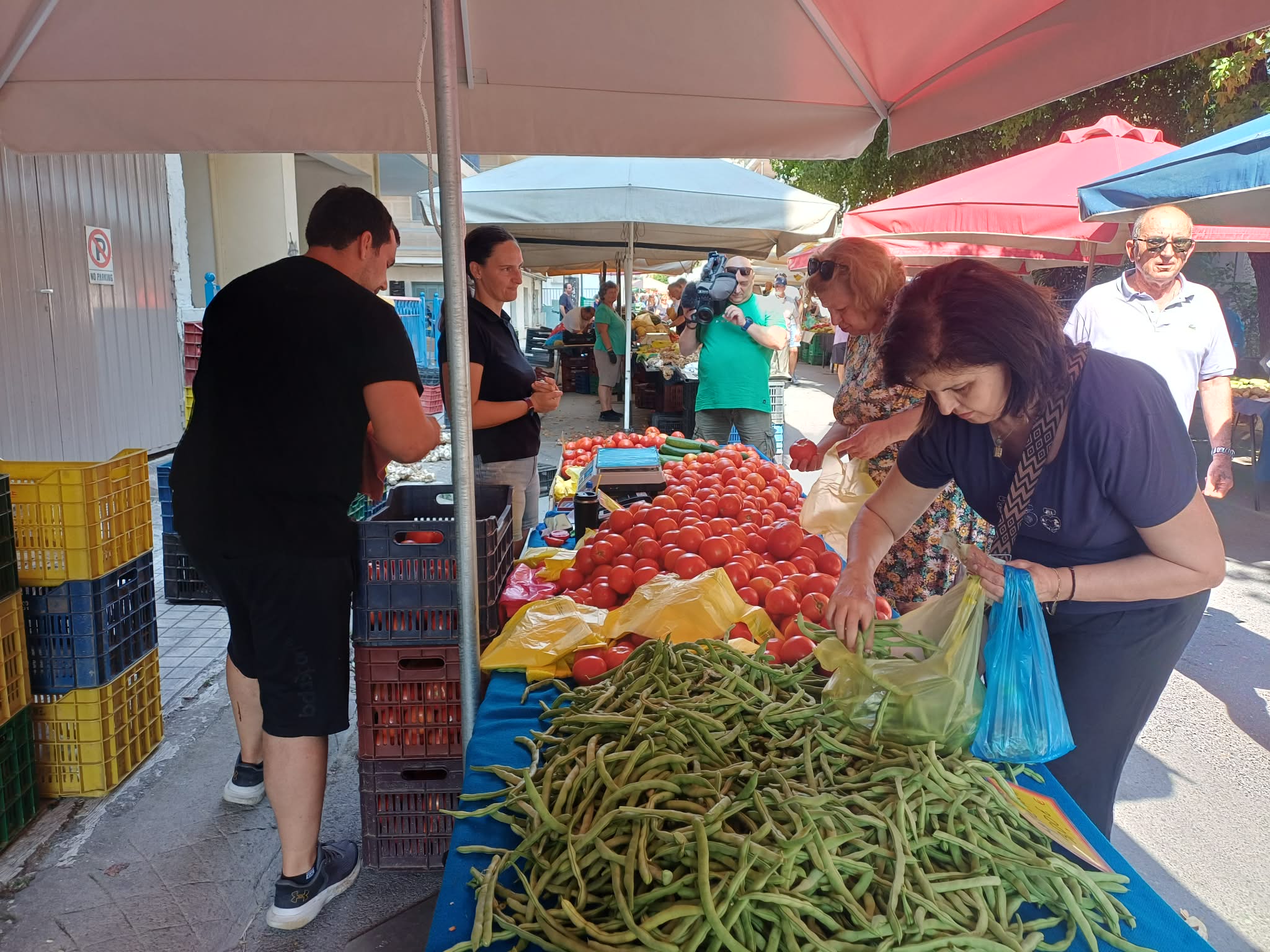 Υποτονική η κίνηση στις λαϊκές αγορές της Λάρισας (ΦΩΤΟ)