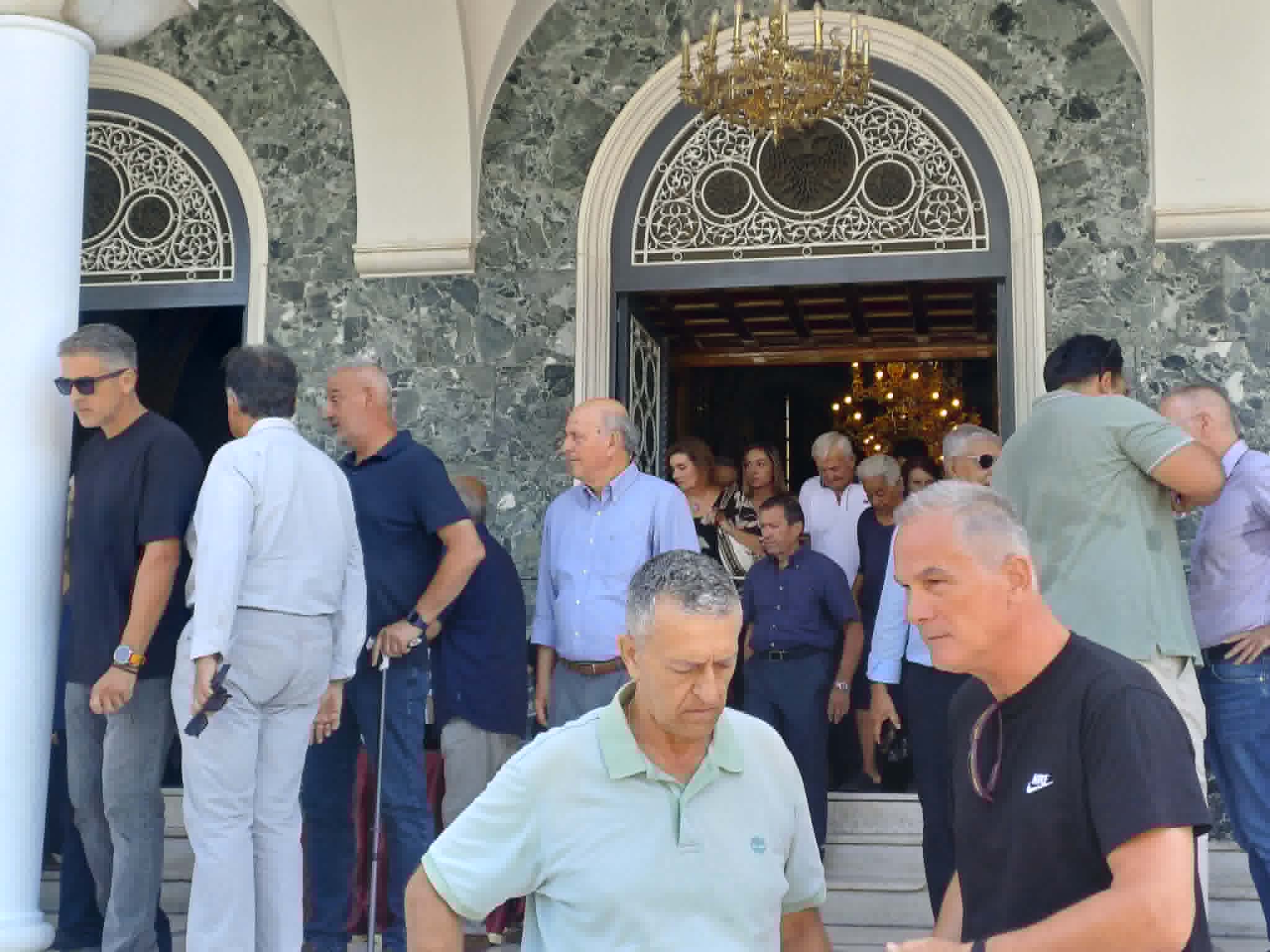 Σε κλίμα βαθειάς οδύνης και πάνδημα η κηδεία του σπουδαίου γιατρού και αυτοδιοικητικού Θανάση Μητσιού