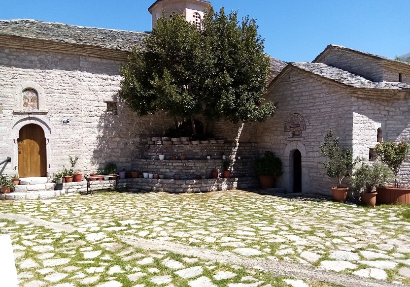 Πλήθος πιστών αανμένεται και φέτος το δεκαπενταύγουστο στην Ιερά Μονή Παναγίας Σπηλιάς στα Άγραφα