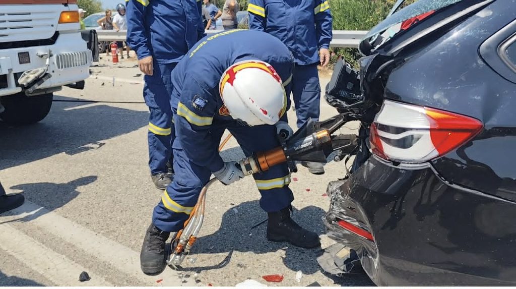 Σοβαρό τροχαίο στην Πρέβεζα: Φορτηγό συγκρούστηκε με τρία ΙΧ - Οκτώ τραυματίες, μεταξύ των οποίων και παιδιά