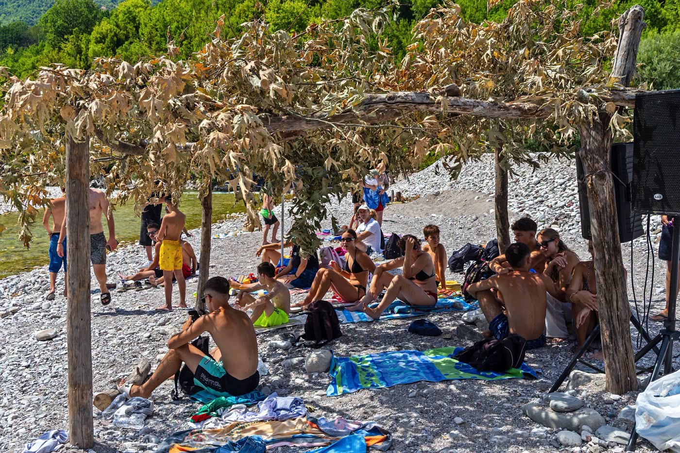 Δείτε εικόνες από το χθεσινό River Party στον Αχελώο («Ασπροπόταμο»), στην «παραλία» Μεσοχώρας Τρικάλων (ΦΩΤΟ)