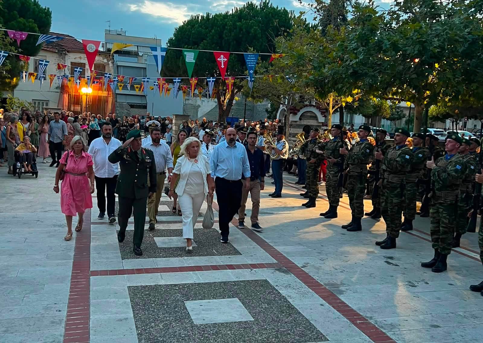 Εκαντοντάδες πιστοί στον Εσπερινό για την εορτή της Μεγαλόχαρης στην Ευαγγελίστρια στη Νέα Ιωνία