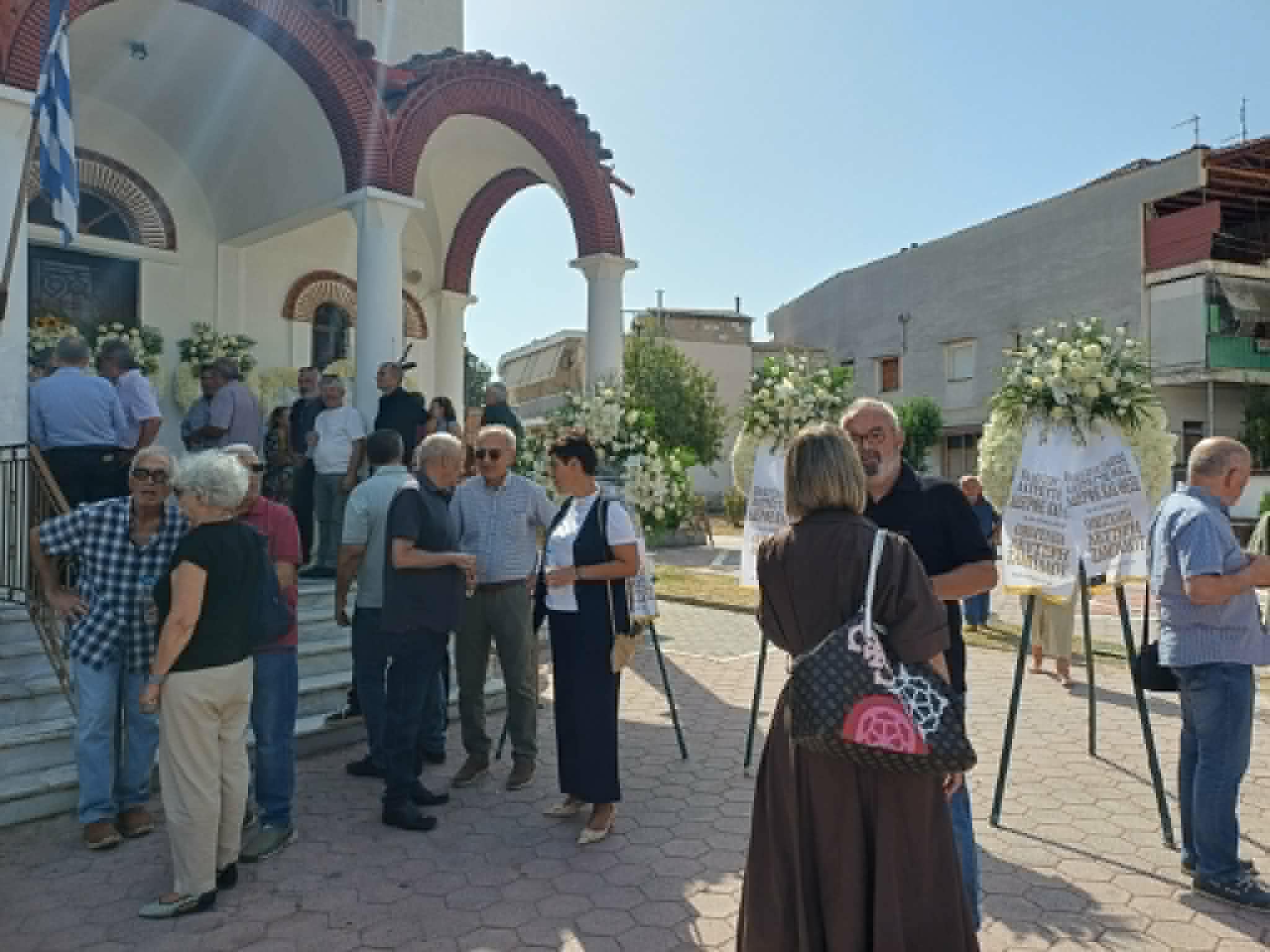 Με τιμές και συγκίνηση το τελευταίο «αντίο» σήμερα στον επί 16 χρόνια δήμαρχο Τυρνάβου Δημήτρη Κουγιώνη (ΦΩΤΟ)