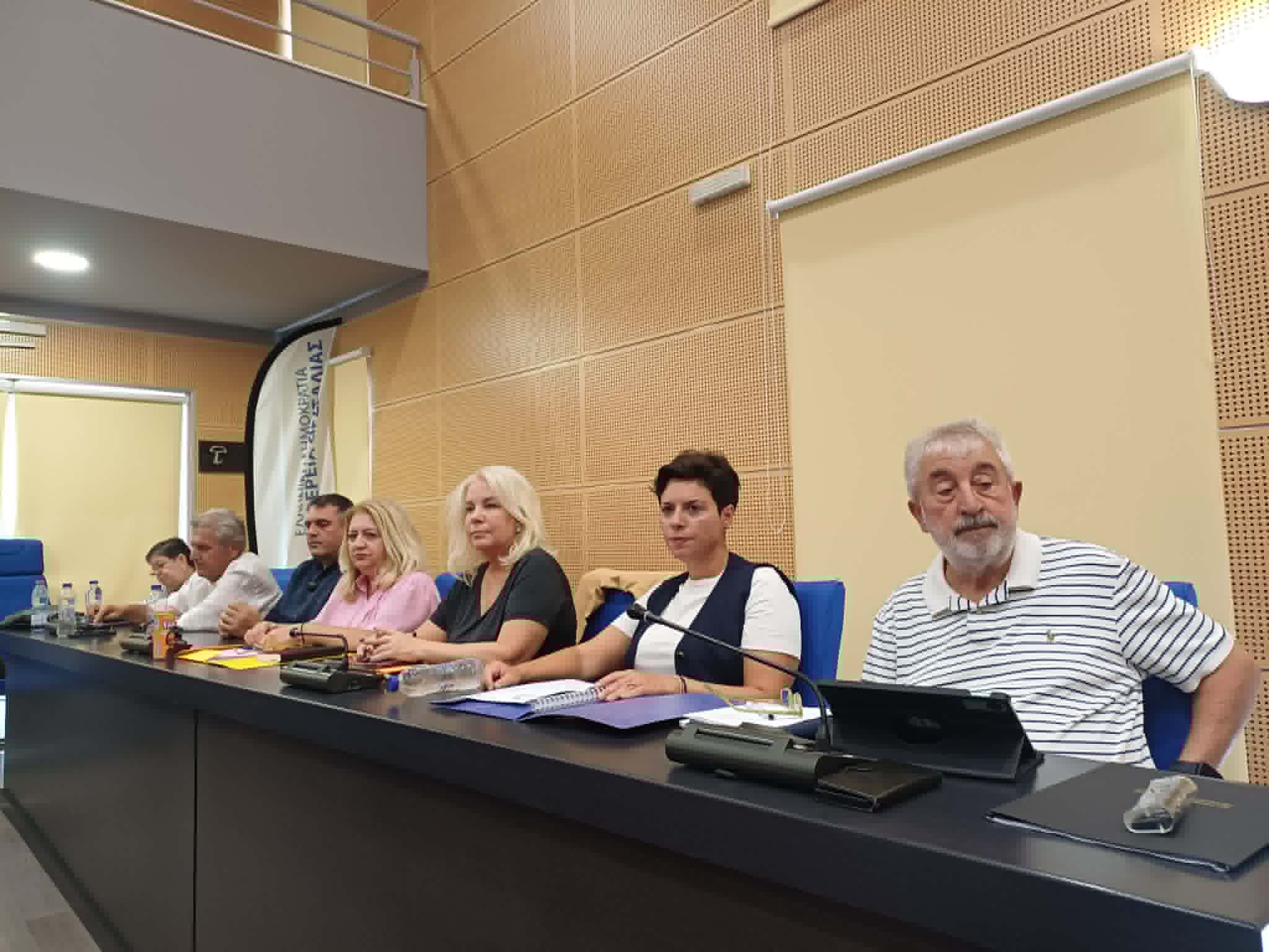 Συγγενείς θυμάτων ζητούν εξηγήσεις στο περιφ. συμβούλιο από τον Αγοραστό για το μπάζωμα στα Τέμπη (ΦΩΤΟ)