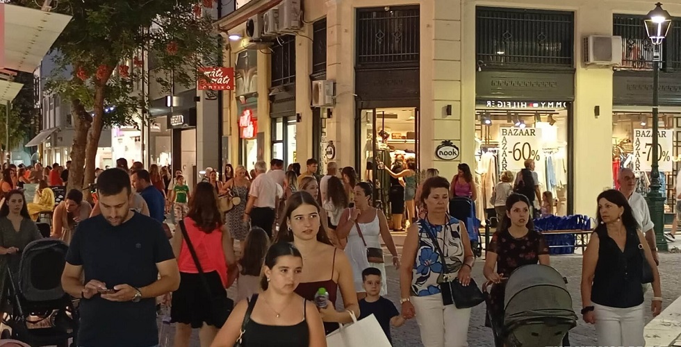 Πλημμύρισε κόσμο το κέντρο του Βόλου για τη Λευκή Νύχτα (ΦΩΤΟ)