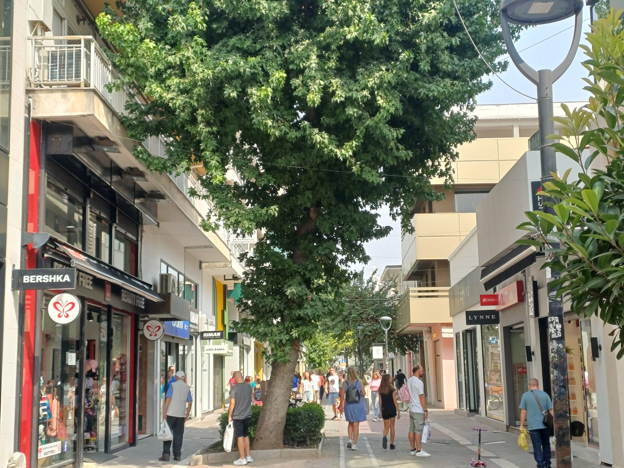 Επιστροφή στο κανονικό ωράριο για τα καταστήματα της Λάρισας - Τέλος τα κλειστά Σάββατα (ΦΩΤΟ)