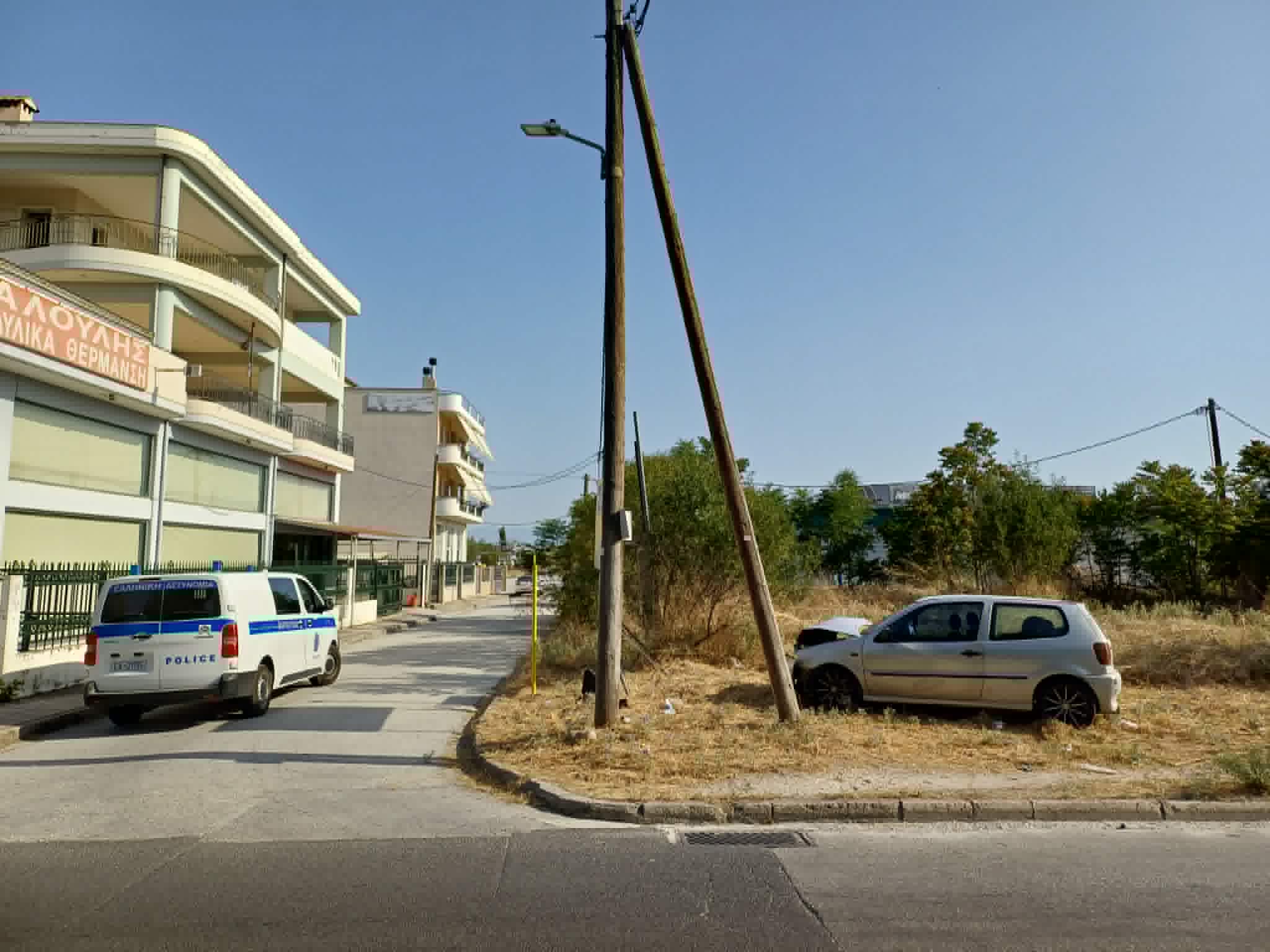 Σοβαρό τροχαίο στην οδό Βόλου έπειτα από σύγκρουση δύο ΙΧ- ενα παιδάκι τραυματίστηκε (ΦΩΤΟ+video)