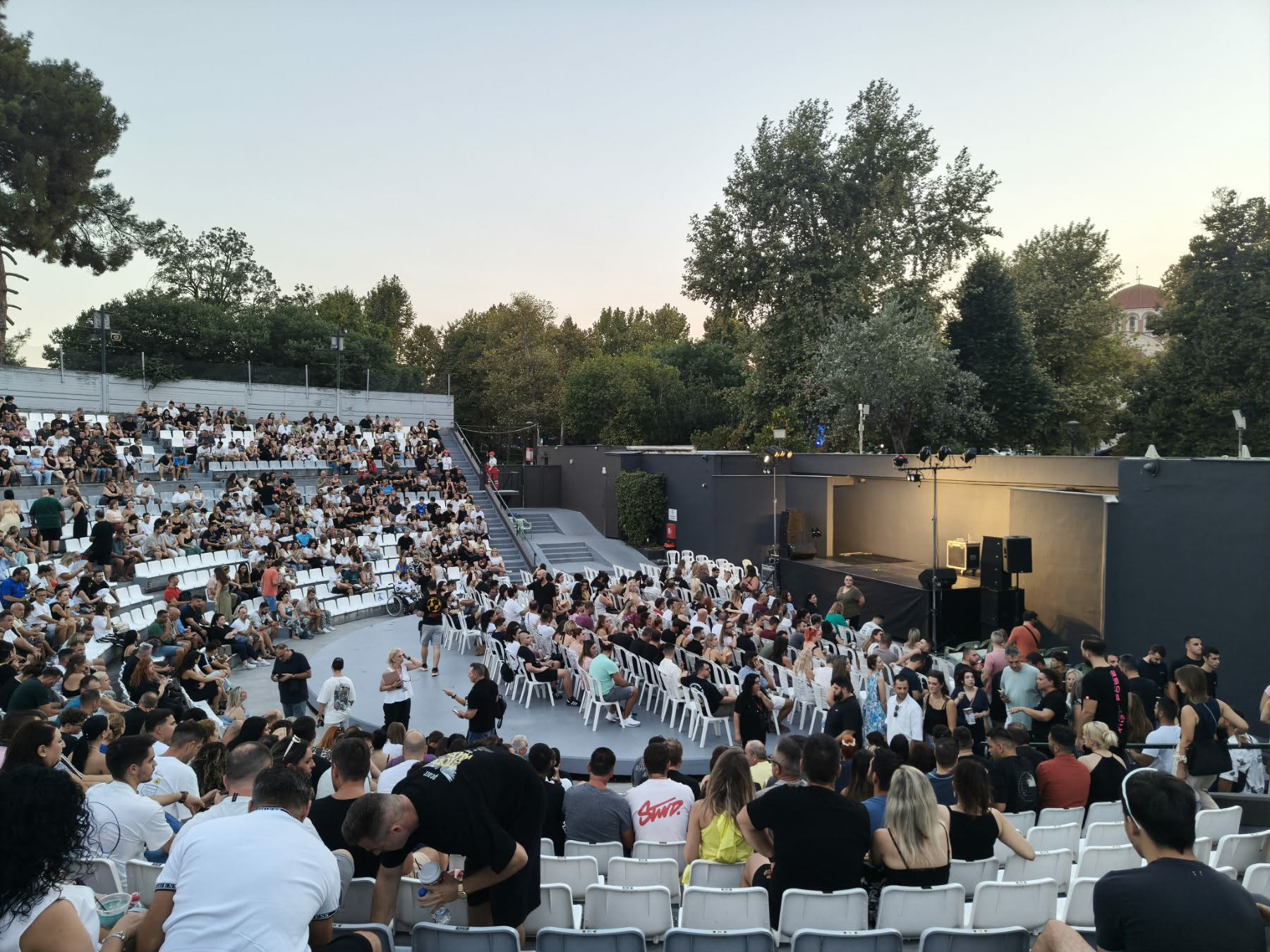 Μια δωρεά ζωής από τον Αλέξανδρο Τσουβέλα στη Λάρισα – Δωρεά απινιδωτή (ΦΩΤΟ)