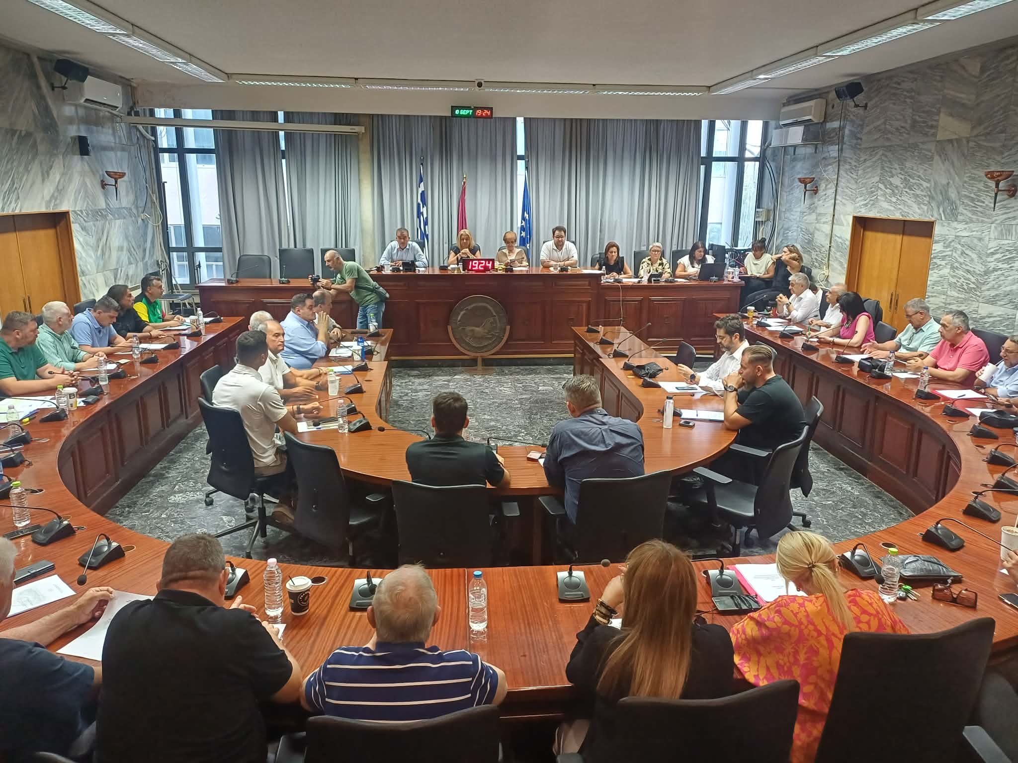 Ενστάσεις από Σμπαράταξη  για την εταιρεία στην οποία αναθέτει ο Δήμος τη διεξαγωγή του παζαριού -στήνονται οι παράγκες