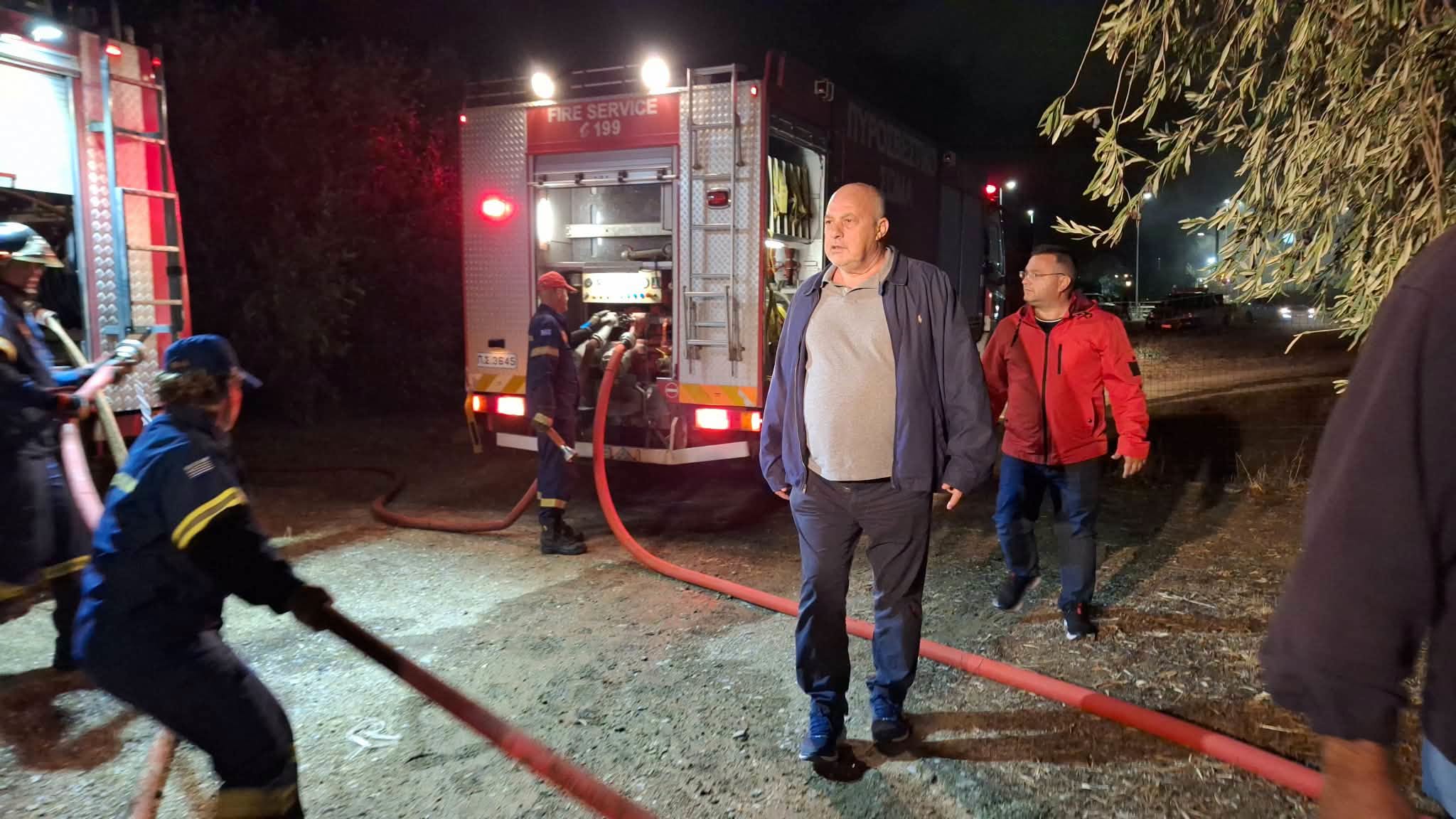 Σκέπασε τον ουρανό του Β-όλου η φωτιά σε μάντρα ελαστικών στην Αγία Παρασκευή- μήνυση Μπέου στον ιδιοκτήτη