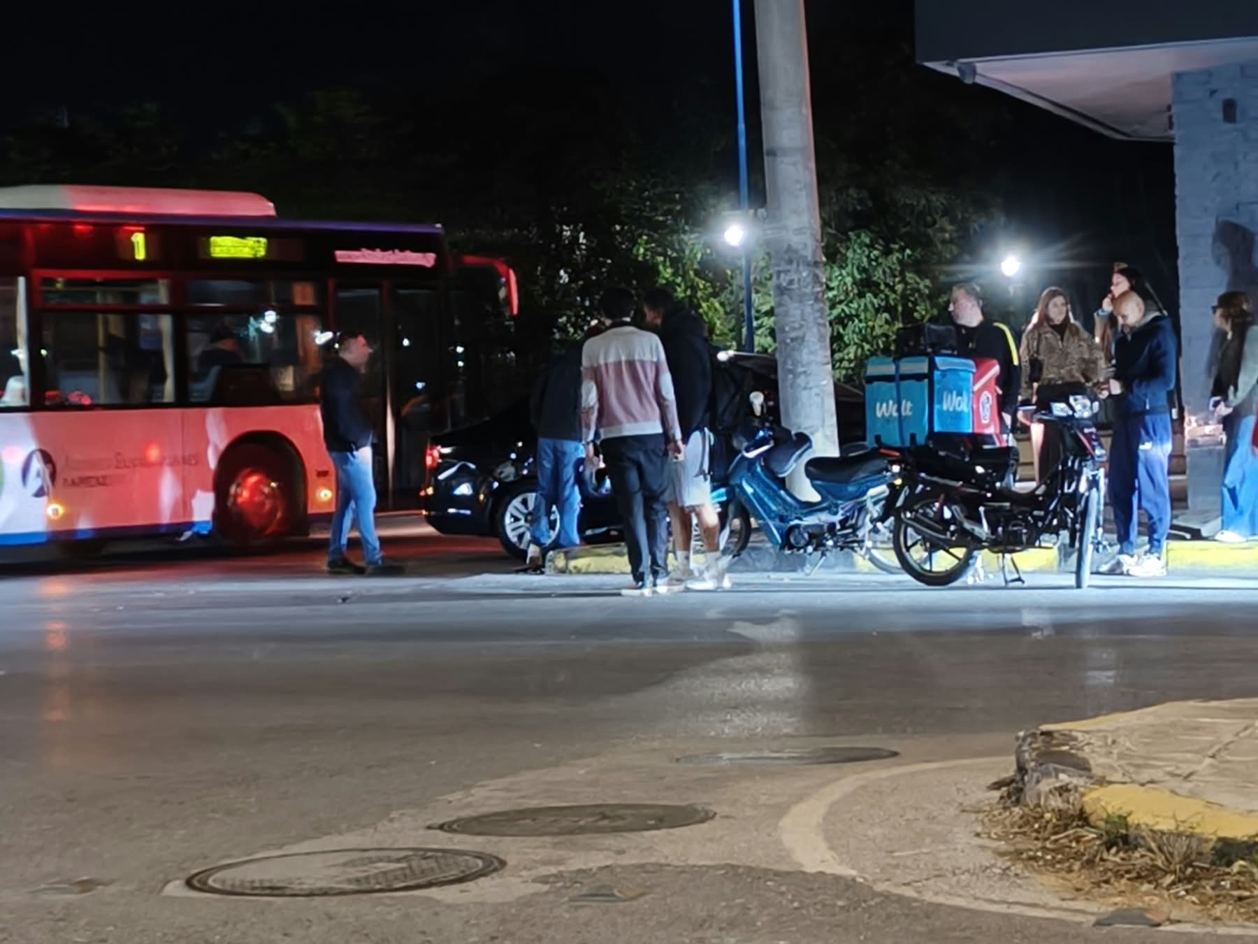 Τροχαίο ΤΩΡΑ με τραυματισμό ντελιβερά στην Ιωαννίνων μετά από σύγκρουση με ΙΧ (ΦΩΤΟ)