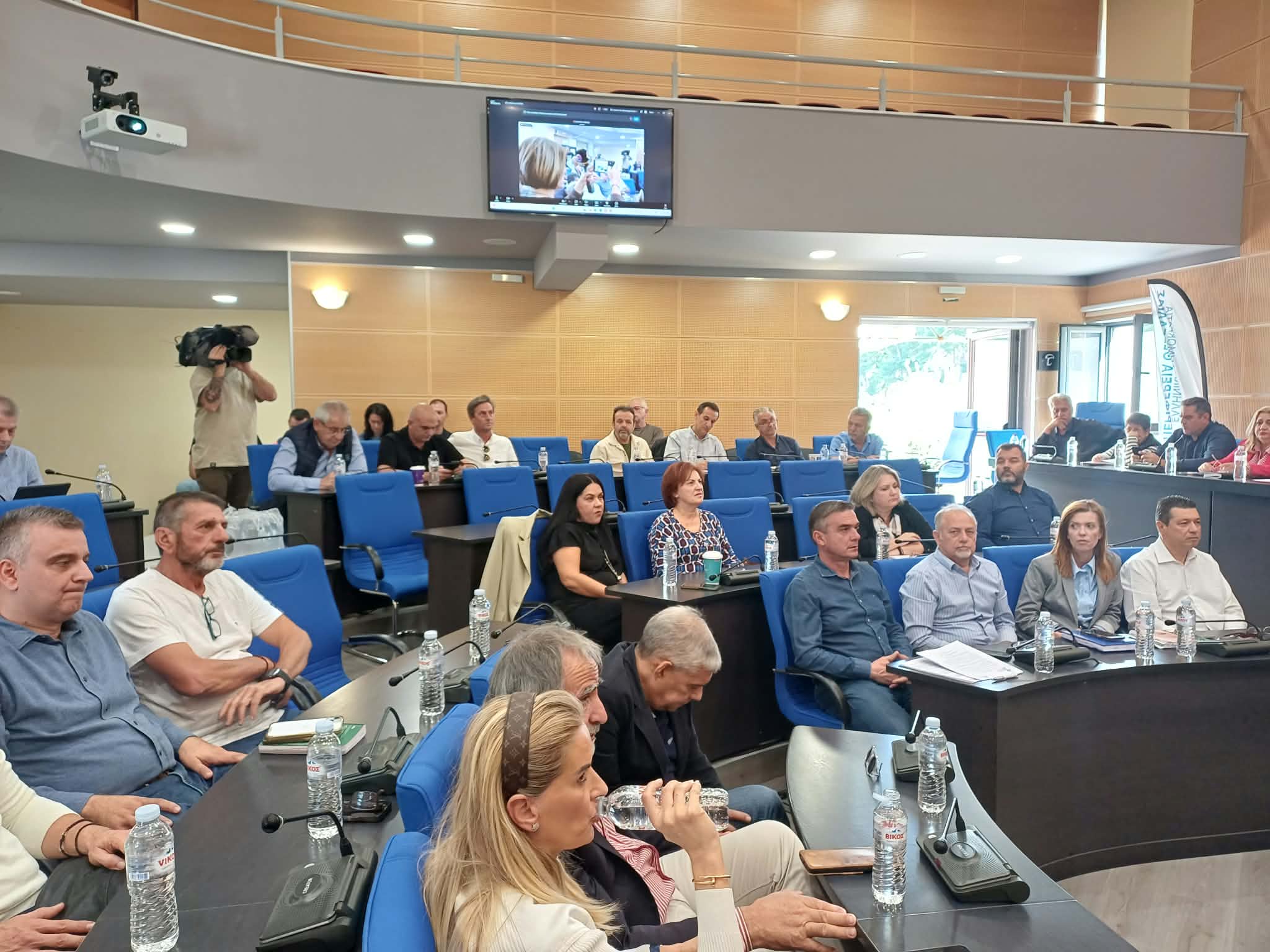 «Σε ομηρία» 57 εργαζόμενες στην καθαριότητα σε Τρίκαλα και Καρδίτσα – Παρέμβαση στο Περιφερειακό Συμβούλιο