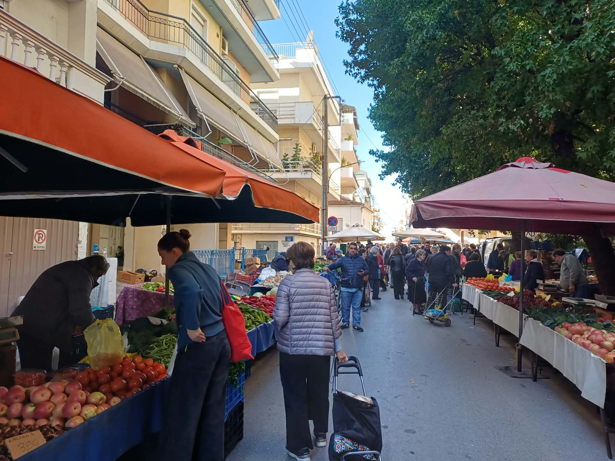 Λαϊκή αγορά Λάρισας: Μισθοί και συντάξεις φτάνουν για τις πρώτες 15 ημέρες – Επανήλθε το «τεφτέρι»