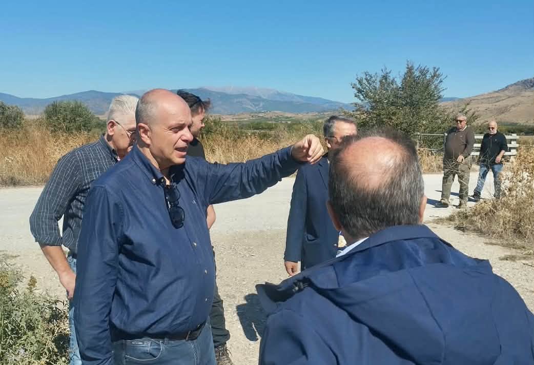 Φαλάνη: Ζητούν ταπείνωση του δρόμου δίπλα στο φράγμα της Γυρτώνης για να αποφύγουν πλημμύρες (ΦΩΤΟ)