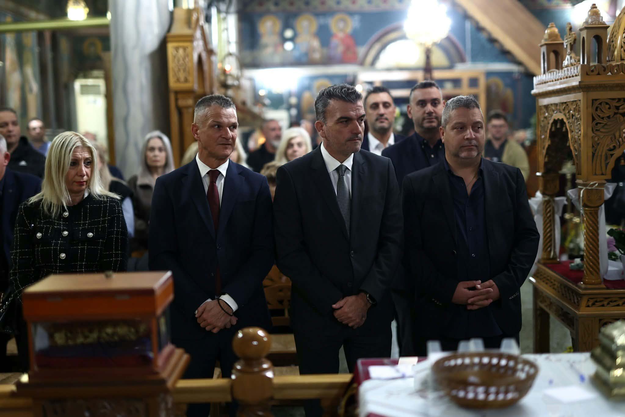 Πλήθος πιστών στον πανηγυρικό Εσπερινό του Αγίου Δημητρίου στη Νέα Σμύρνη Λάρισας (ΦΩΤΟ)