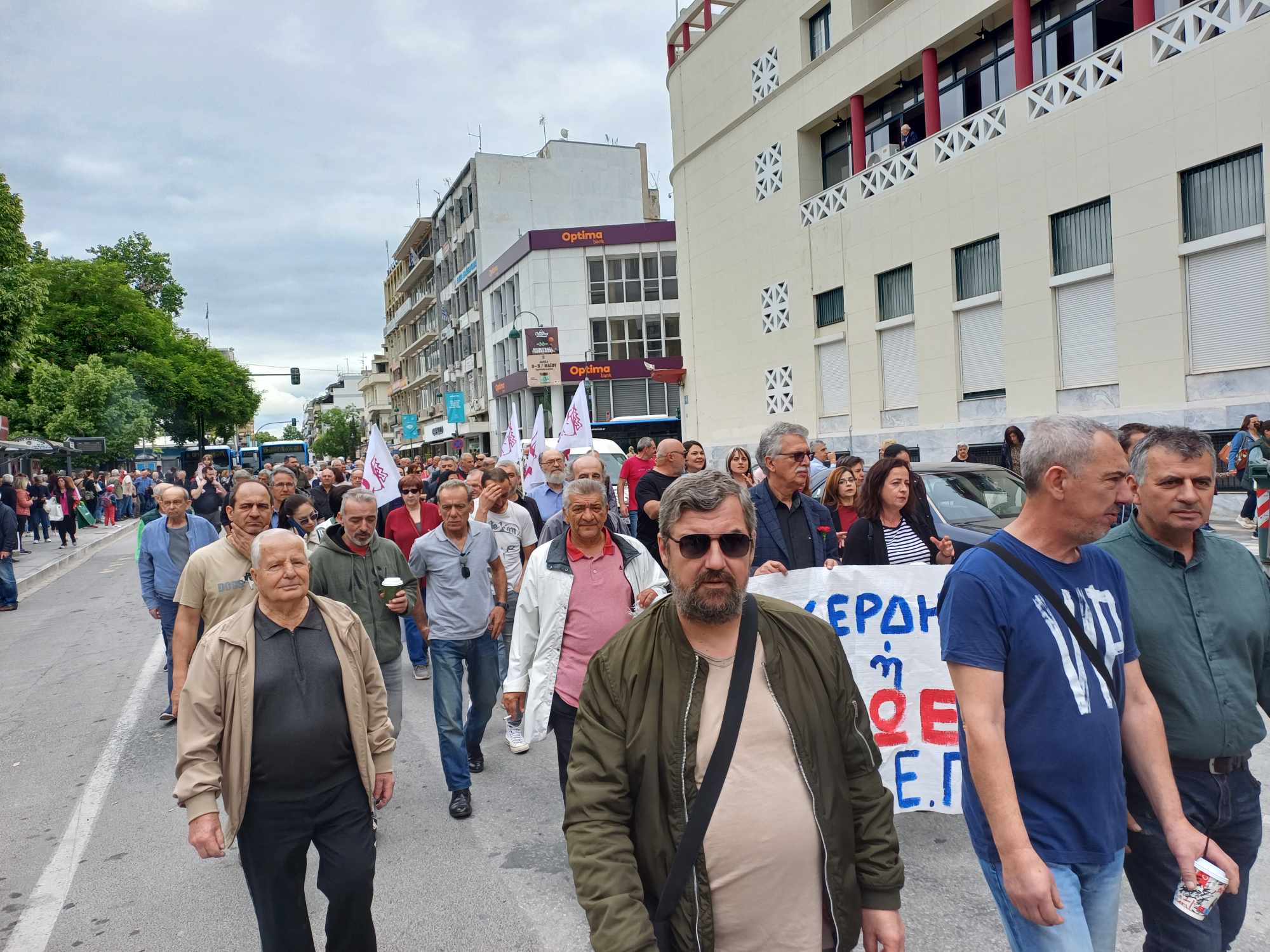 Εργατική πρωτομαγιά: Μαζική απεργιακή συγκέντρωση στη Λάρισα (ΦΩΤΟ+video)