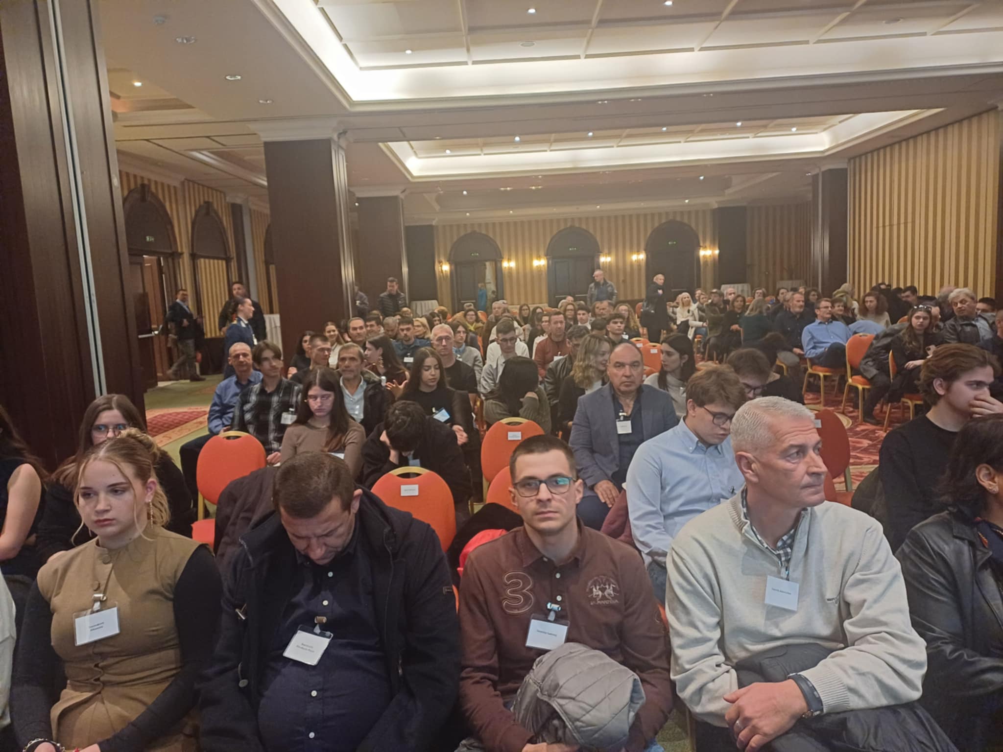 Τελετή βράβευσης αριστούχων μαθητών του προγράμματος «Μπροστά για την Παιδεία» από τη  Eurobank (ΦΩΤΟ)