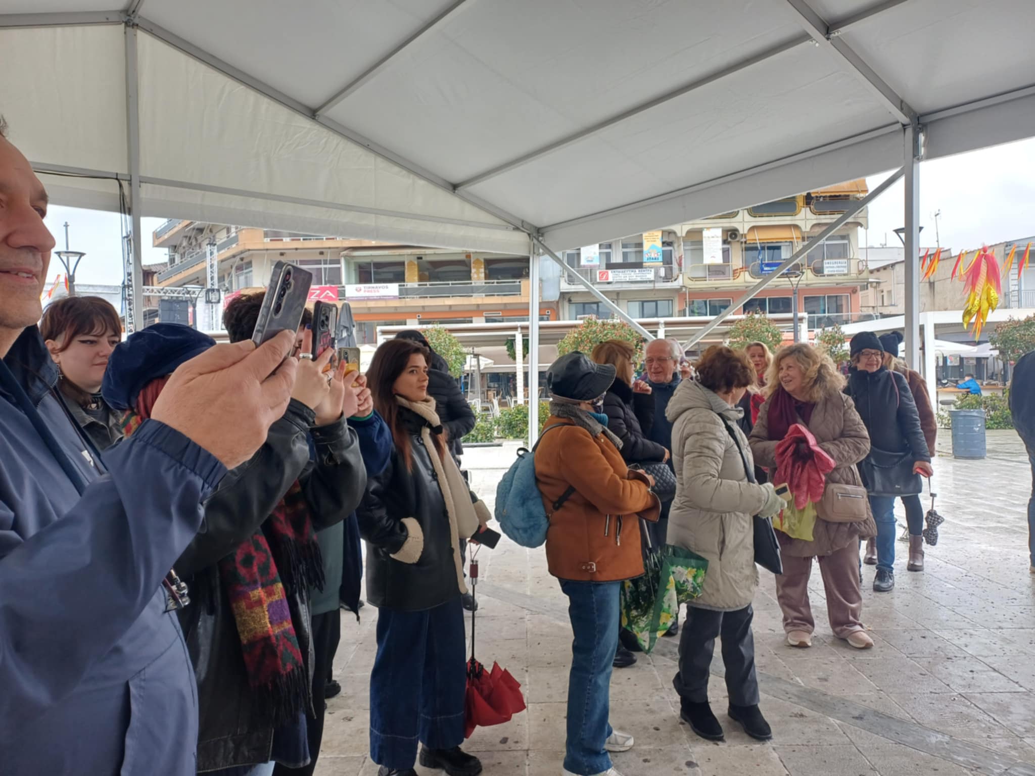 Αναβιώνει σήμερα Καθαρά Δευτέρα παρά τη βροχή το μπουρανί στον Τύρναβο (ΦΩΤΟ)