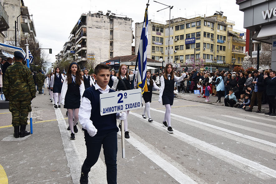 Με λαμπρότητα η παρέλαση στην Καρδίτσα (φωτό+βίντεο)