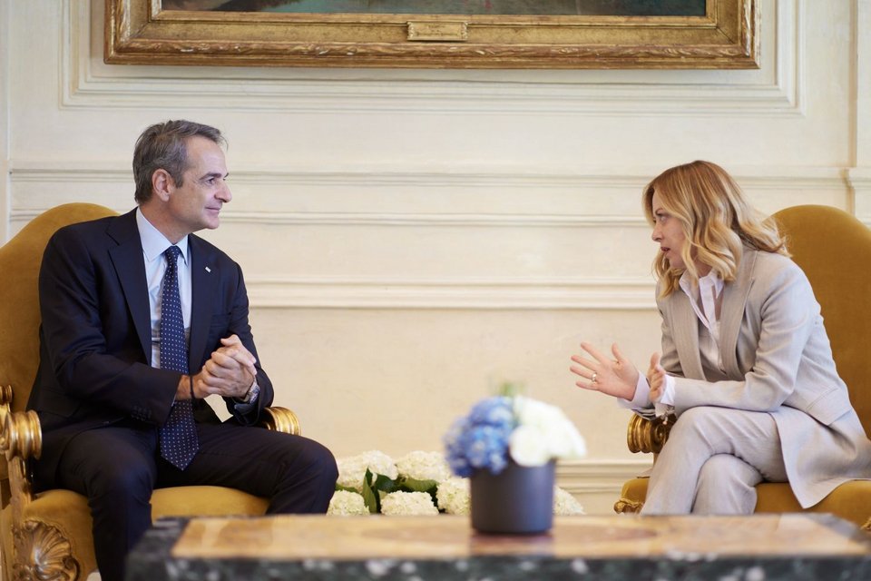 Μητσοτάκης-Μελόνι: Συμφωνία για επενδύσεις 360 εκατ. ευρώ από την Ιταλία για νέα τρένα και αμαξοστάσια
