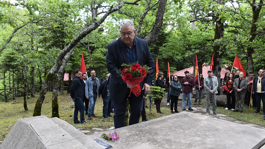 «Οι ζευγάδες φεύγουν, μα η σπορά μένει…»: Εκδηλώσεις μνήμης για τον Χαρίλαο Φλωράκη με την παρουσία του Γ.Γ. του ΚΚΕ (φωτο)