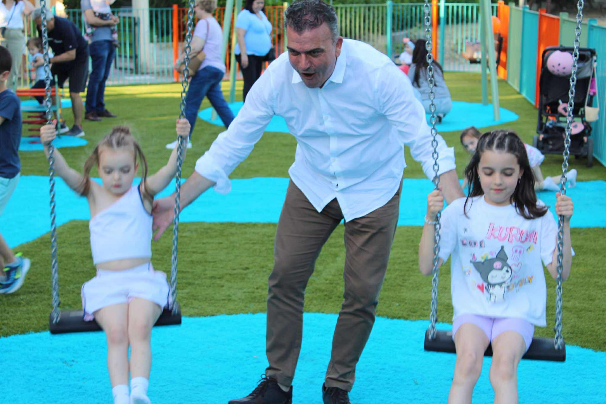 Δήμος Λαρισαίων: Εγκαίνια ανακαινισμένης παιδικής χαράς στην συνοικία του Ιπποκράτη (ΦΩΤΟ)