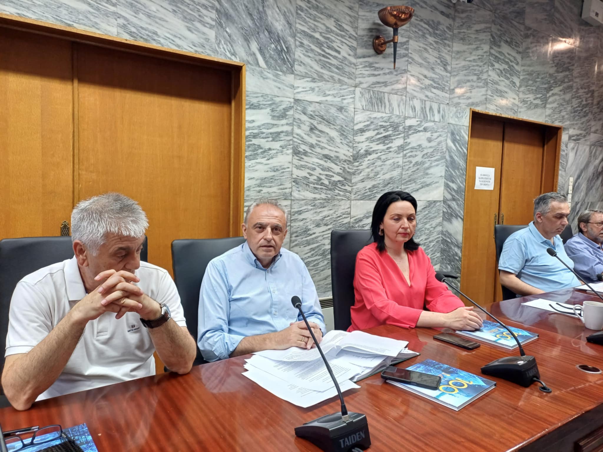 Ο Μαμακος διαψεύδει σενάρια για τραπεζοκαθίσματα και πάρκιγκ στο χώρο των κατεδαφίσεων  μροστά από αρχαίο θέατρο