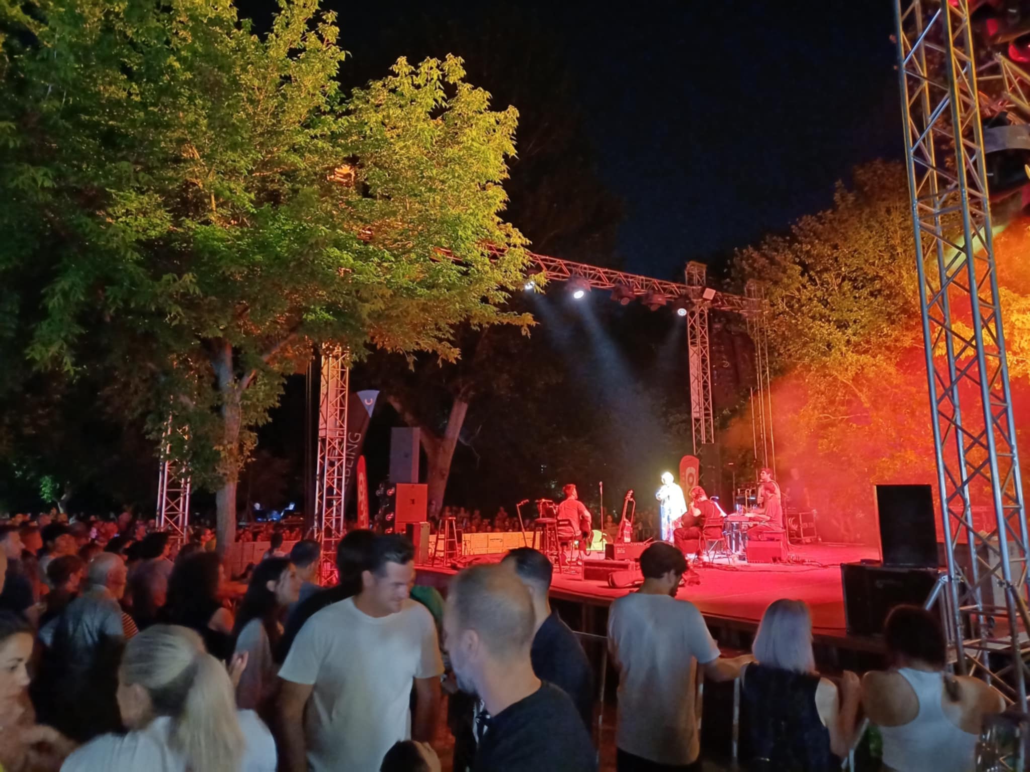Φεστιβάλ Πηνειού:«Μάγεψε» τους Λαρισαίους η Τάνια Τσανακλίδου με ένα ταξίδι «προς το φως και δίπλα στο ποτάμι» (ΦΩΤΟ+video)
