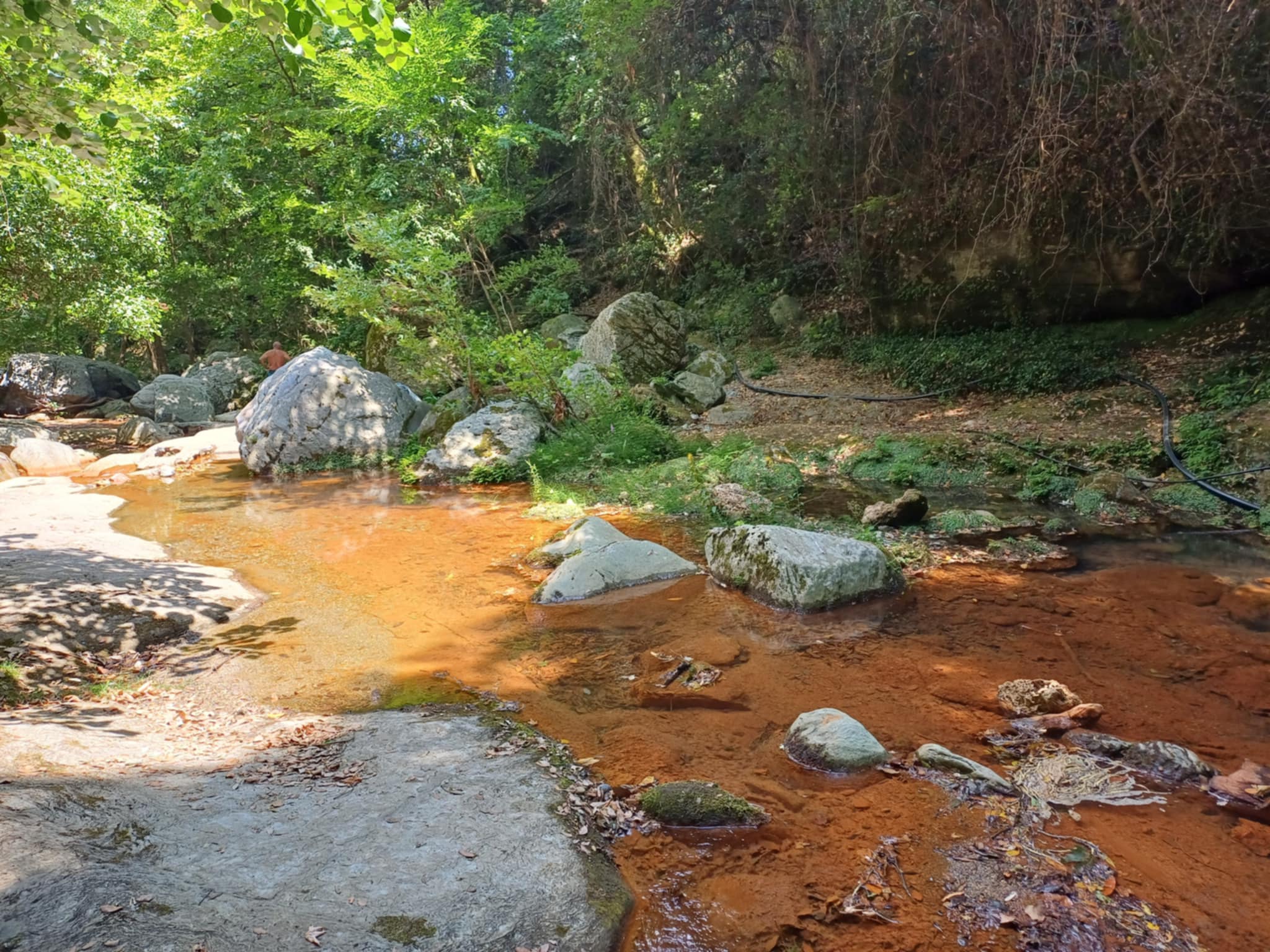 Κίσσαβος και Κόκκινο Νερό – Ταξίδι στη φύση με γεύση αργιλοθεραπείας και καταρρακτών (ΦΩΤΟ)