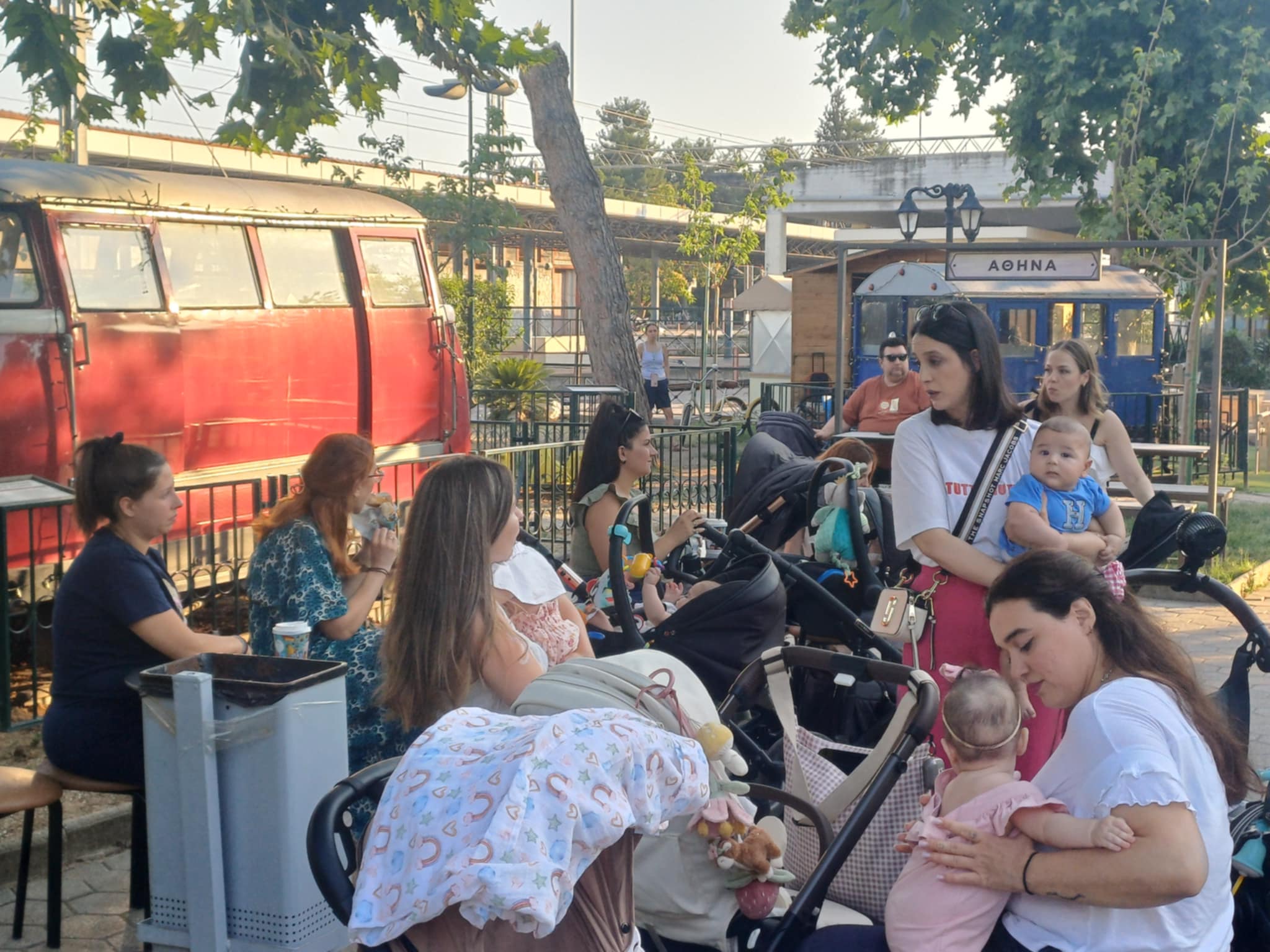 Ανοιχτή αγκαλιά για τις μητέρες στη Λάρισα – Το νέο εγχείρημα των Wander Mamas (ΦΩΤΟ)