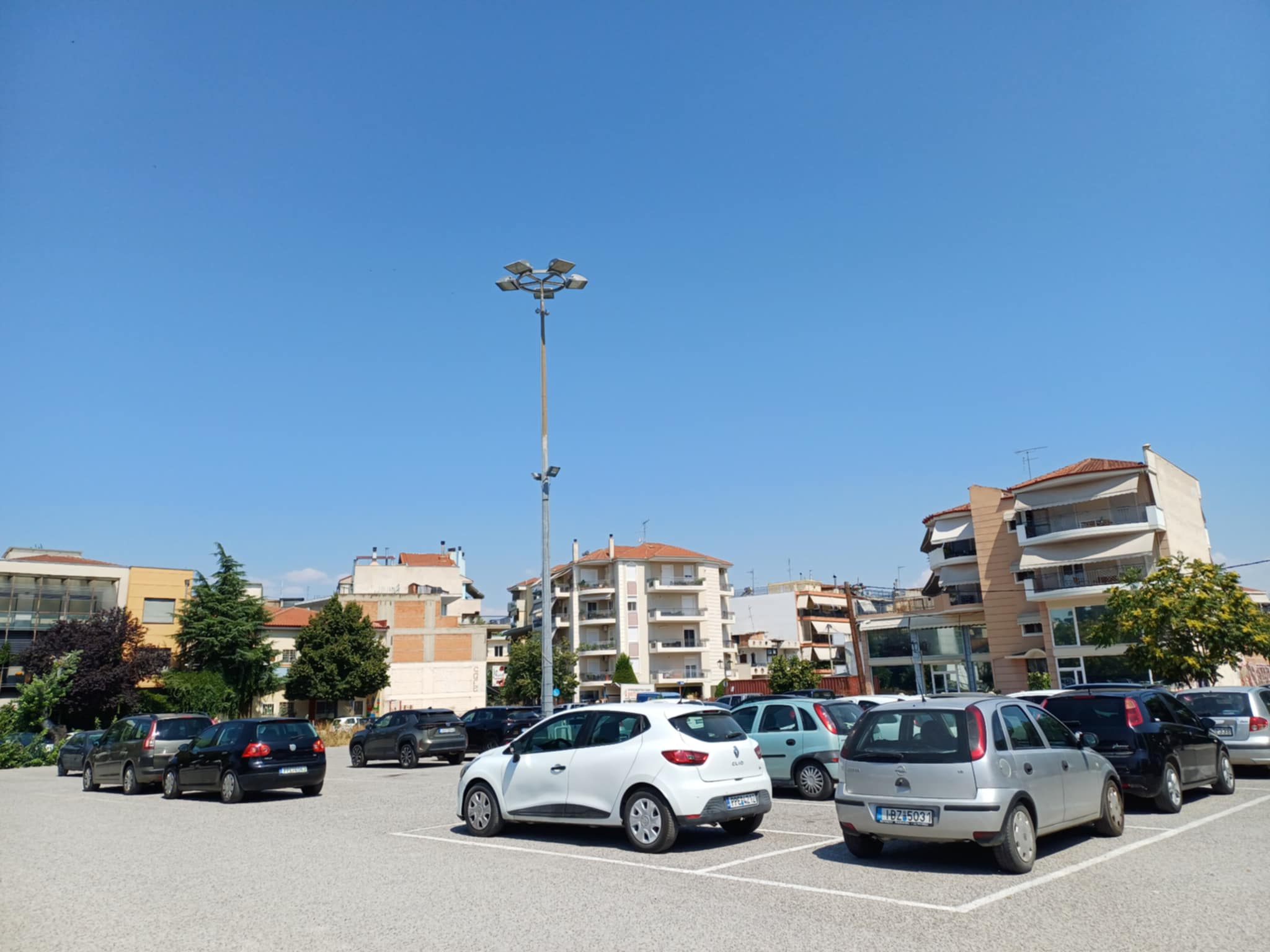 Παραδόθηκαν 11 θέσεις στάθμευσης στο δημοτικό πάρκιγκ πίσω από τα ΚΤΕΛ στη Λάρισα (ΦΩΤΟ)