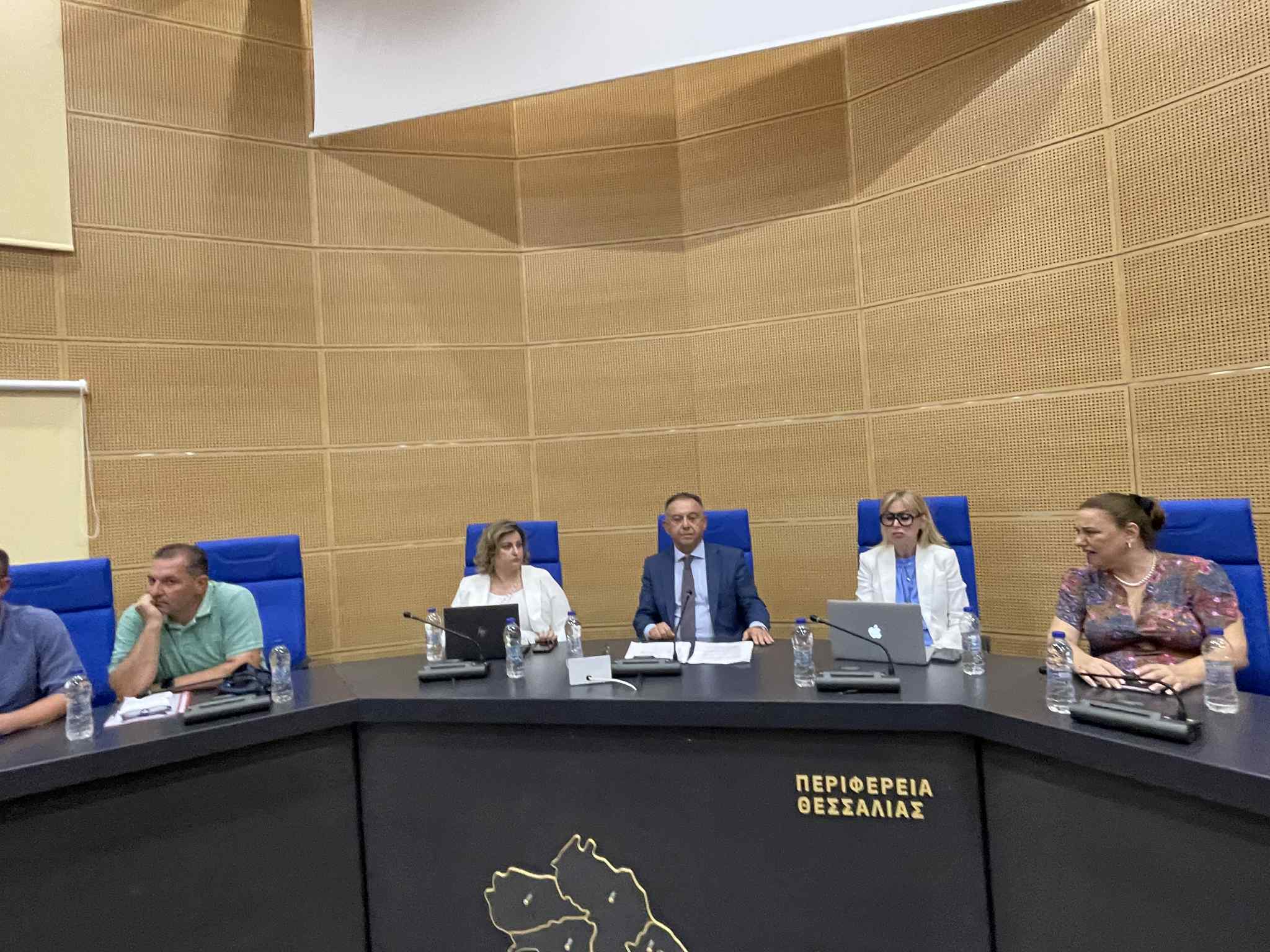 Ένταση στη σύσκεψη στην περιφέρεια με κτηνοτρόφους παρουσία Χρήστου Κέλλα (ΦΩΤΟ+βίντεο