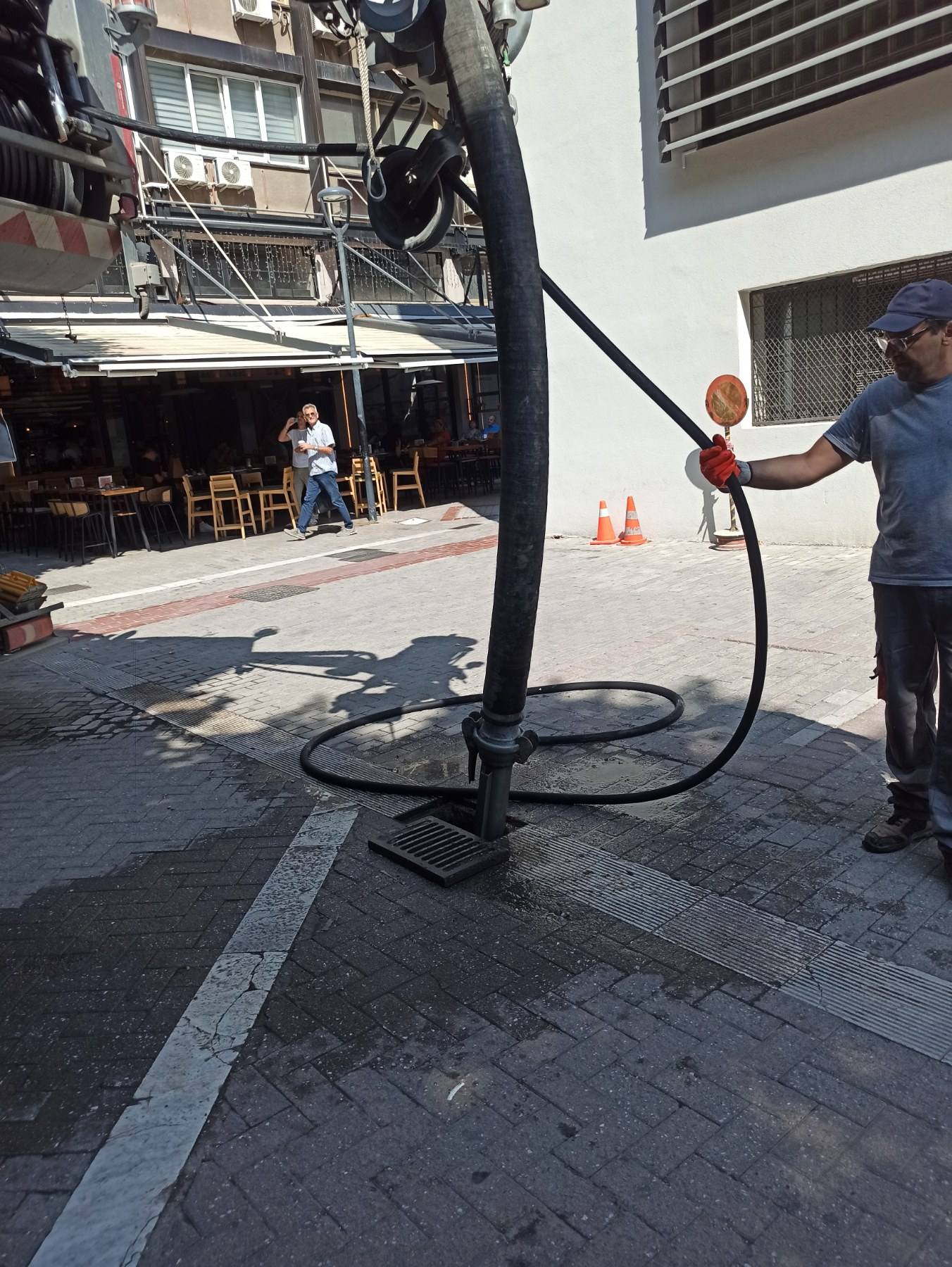 ΔΕΥΑΛ: Παρέμβαση σε ένα από τα πιο δύσκολα σημεία του κέντρου της Λάρισας (ΦΩΤΟ)