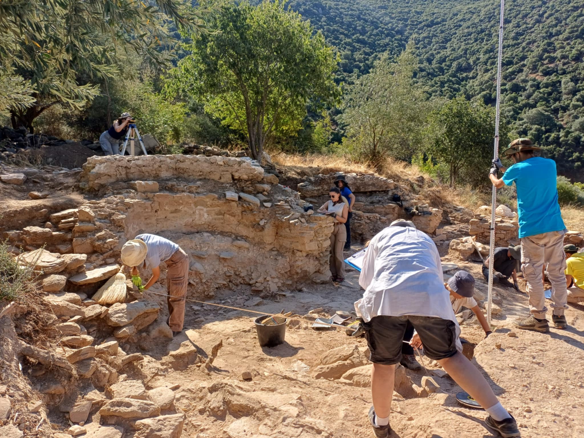 Ανασκαφική έρευνα στη Μαρμαρίνη Αγιάς: στο φως ο βυζαντινός ναός του Αγίου Δημητρίου (ΦΩΤΟ)