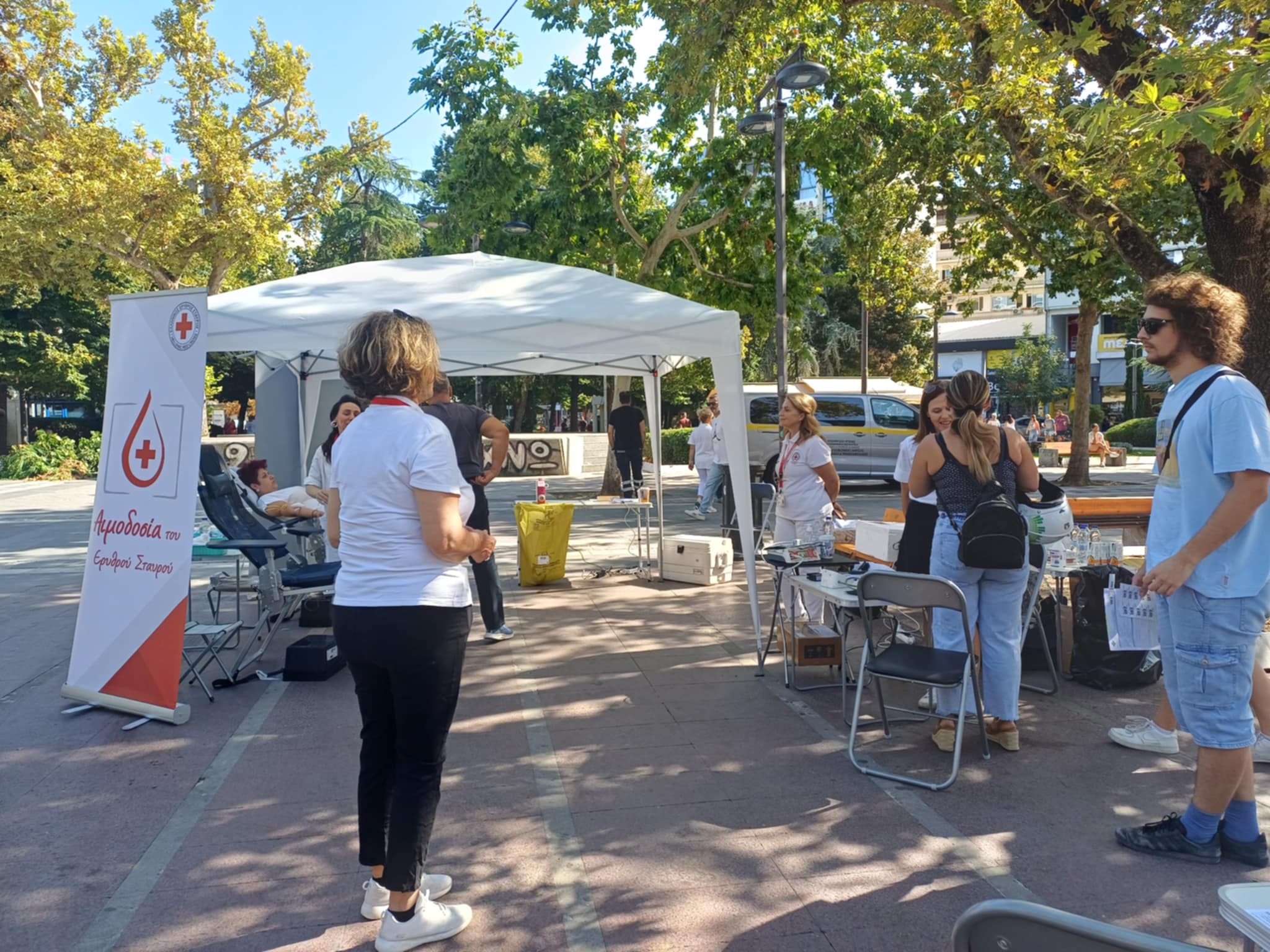 Υπαίθρια αιμοδοσία στην Κεντρική Πλατεία Λάρισας από τον ΕΕΣ (ΦΩΤΟ)