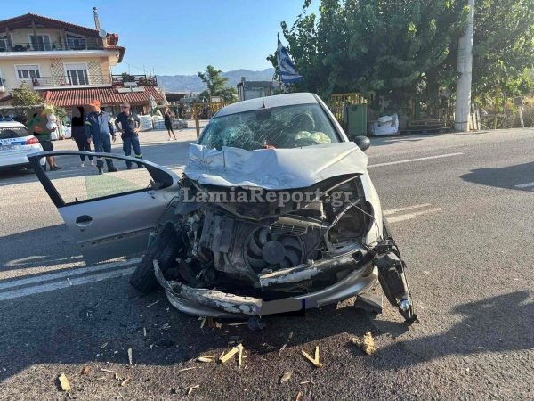 Θανατηφόρο τροχαίο στη Φθιώτιδα: ΙΧ «καρφώθηκε» σε νταλίκα στο Λιανοκλάδι [εικόνες]