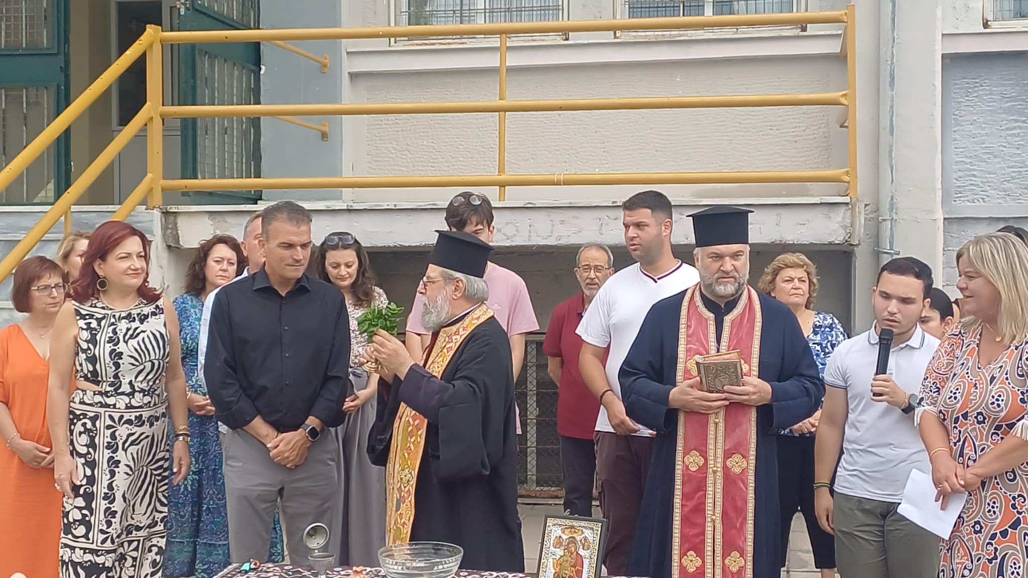 Στον αγιασμό στο 11ο Λύκειο στη νέα Σμύρνη ο δήμαρχος Λαρισαίων Θανάσης Μάμάκος (ΦΩΤΟ+video)
