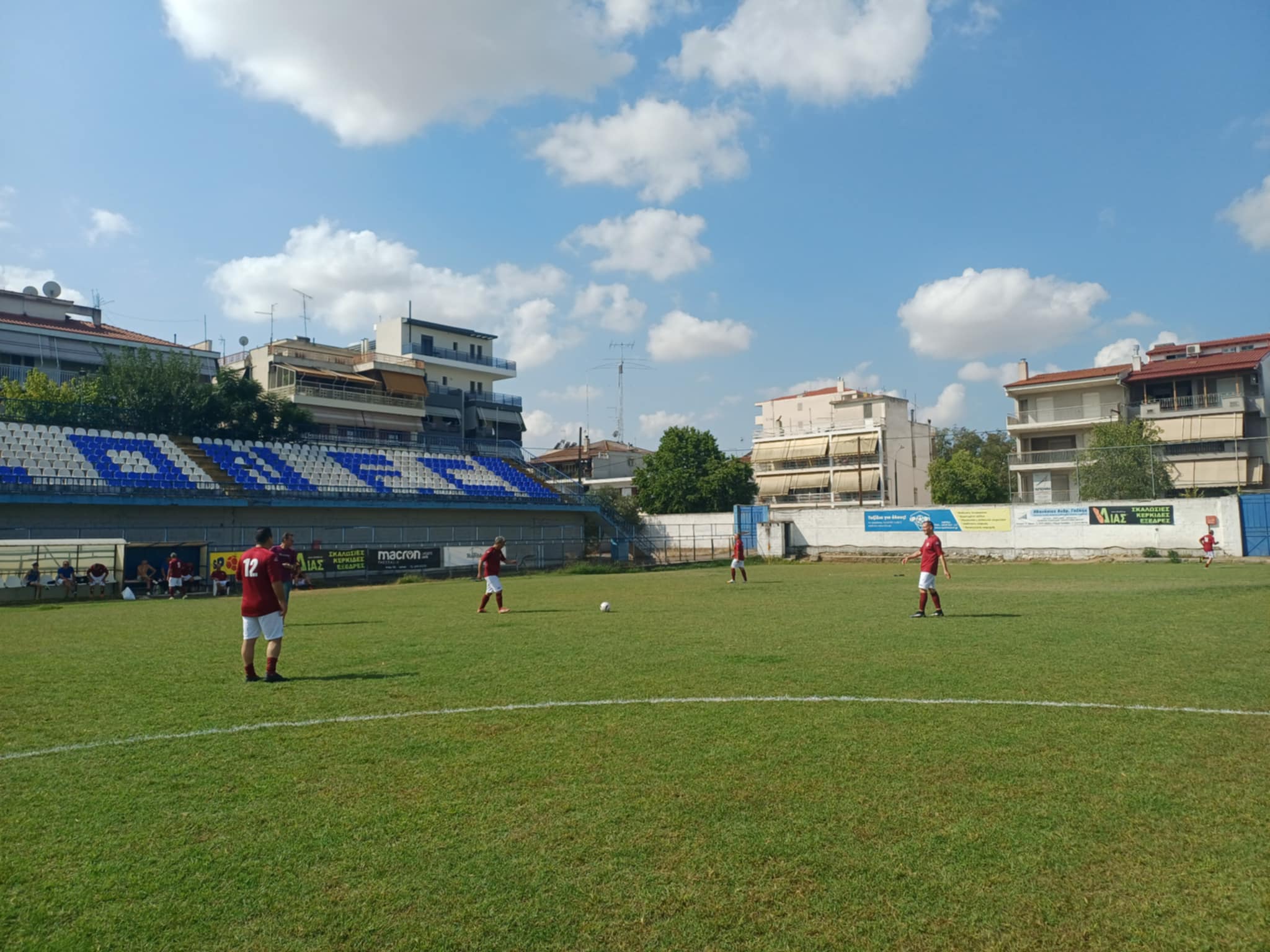 Φιλκός ποδοσφαιρικός αγώνας στο πλαίσιο της υποδοχής αντιπροσωπείας του δήμου Λάρνακας στη Λάρισα (ΦΩΤΟ)