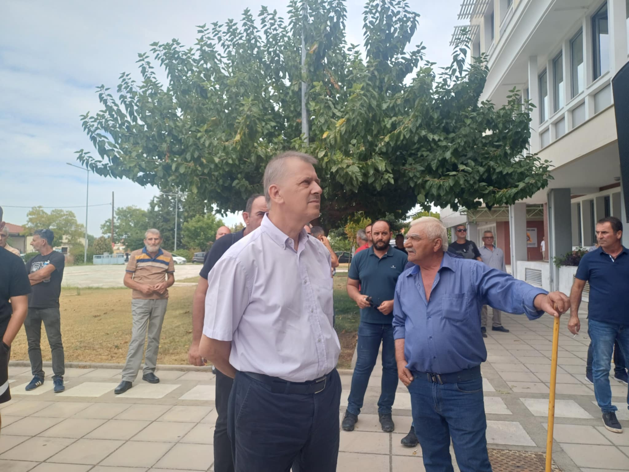 Πανελλαδική διαμαρτυρία κτηνοτρόφων στην περιφέρεια -ζητούν άμεσα αποζημιώσεις και εμβόλιο για την  ευλογιά (ΦΩΤΟ+video)