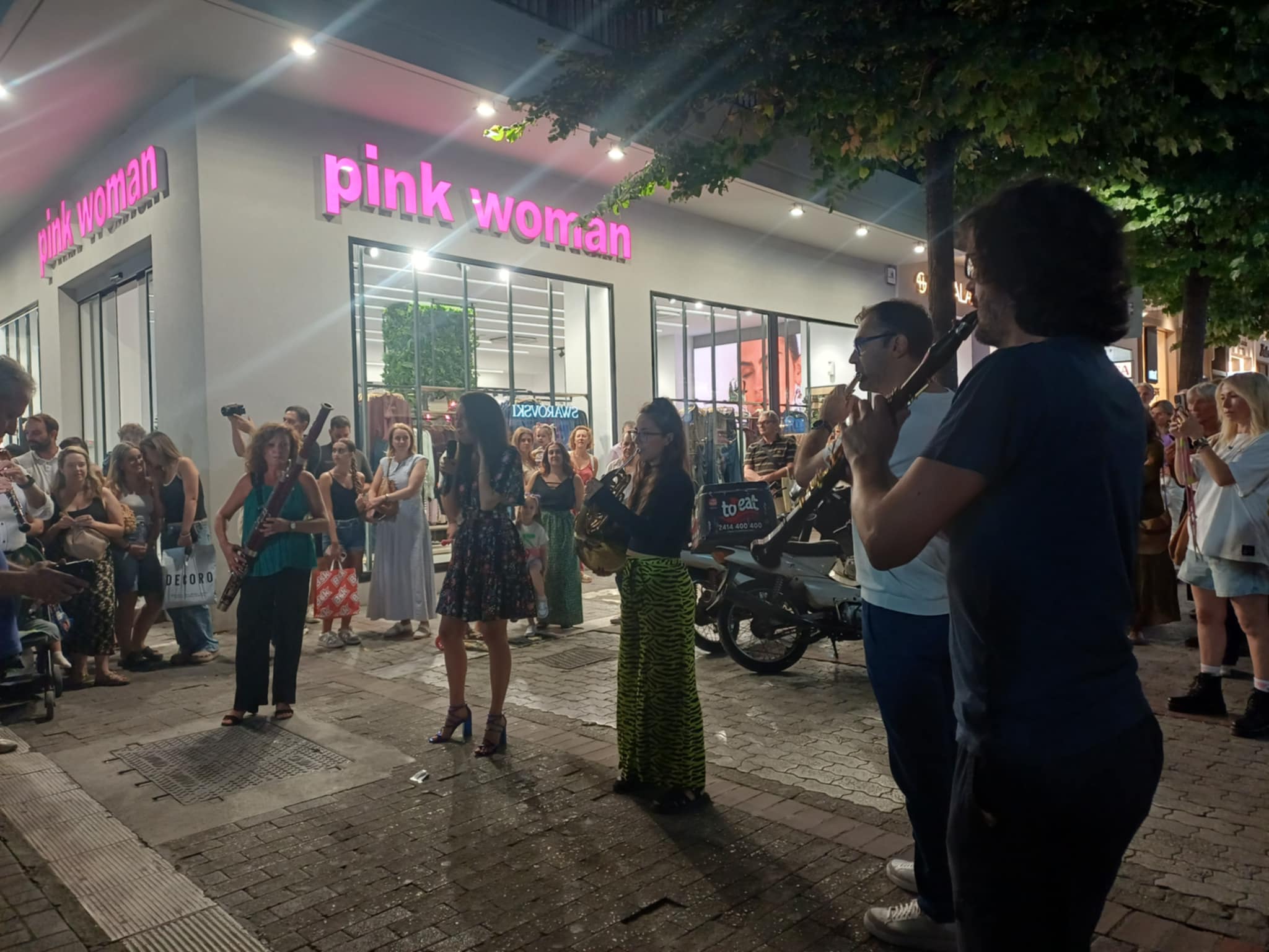 Υπέροχες μελωδίες με Flash mob στην Κουμα στο πλαίσιο εβδομάδας Αστικής Κινητικότητας (ΦΩΤΟ+video)