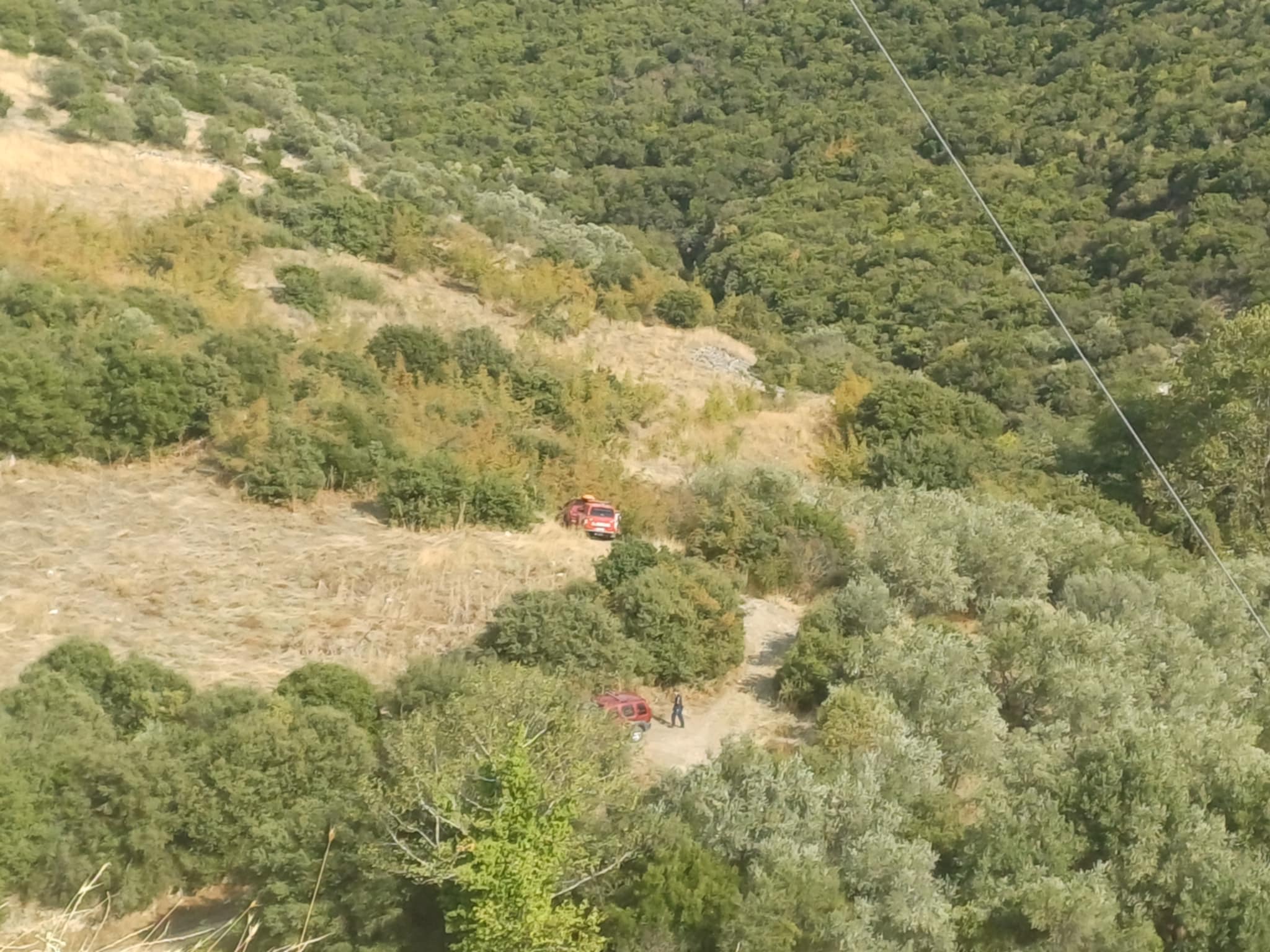 Λάρισα: Μεγάλη επιχείρηση της ΕΜΑΚ για εγκλωβισμένο άντρα σε σπηλιά – Φέρεται να έψαχνε λίρες -δείτε εικόνες