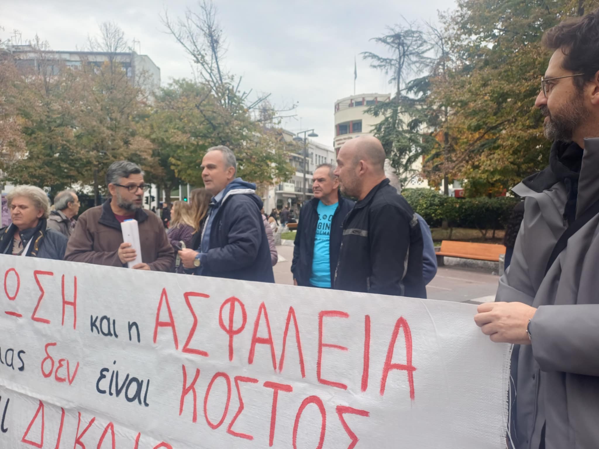 Εκπαιδευτικό συλλαλητήριο στη Λάρισα για δωρεάν παιδεία με τη συμμετοχή φοιτητών, μαθητών, γοέων (ΦΩΤΟ +video)